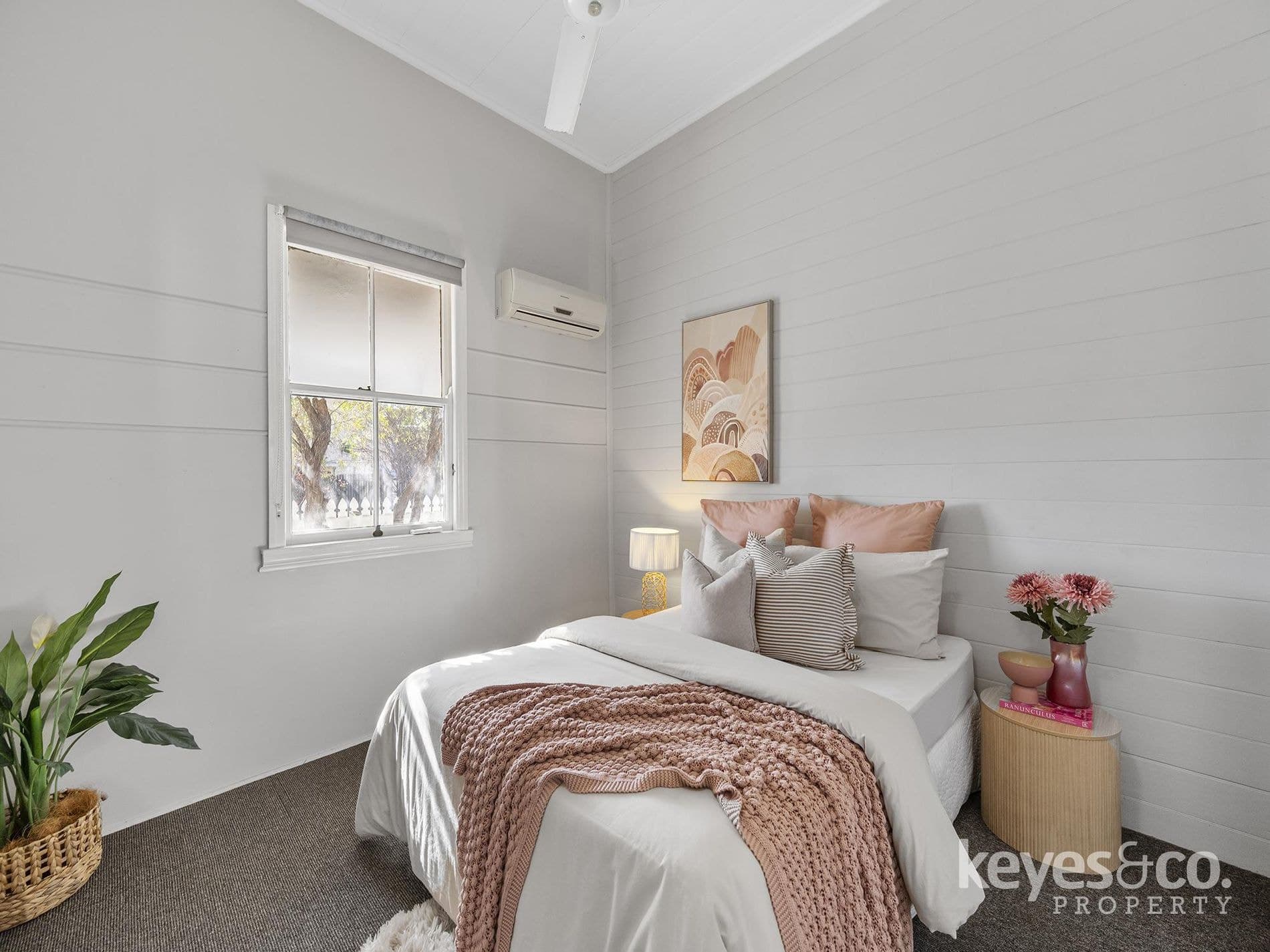 Charming Renovated Cottage in the Heart of Hermit Park, 5 Armstrong Street - Thumbnail 4