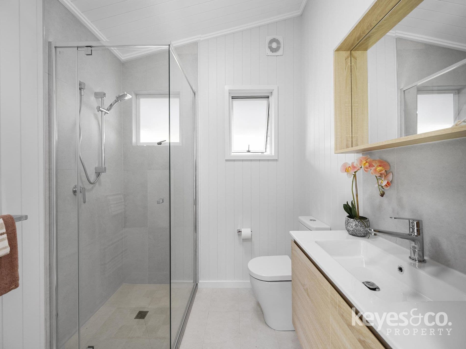 Charming Renovated Cottage in the Heart of Hermit Park, 5 Armstrong Street - Thumbnail 5