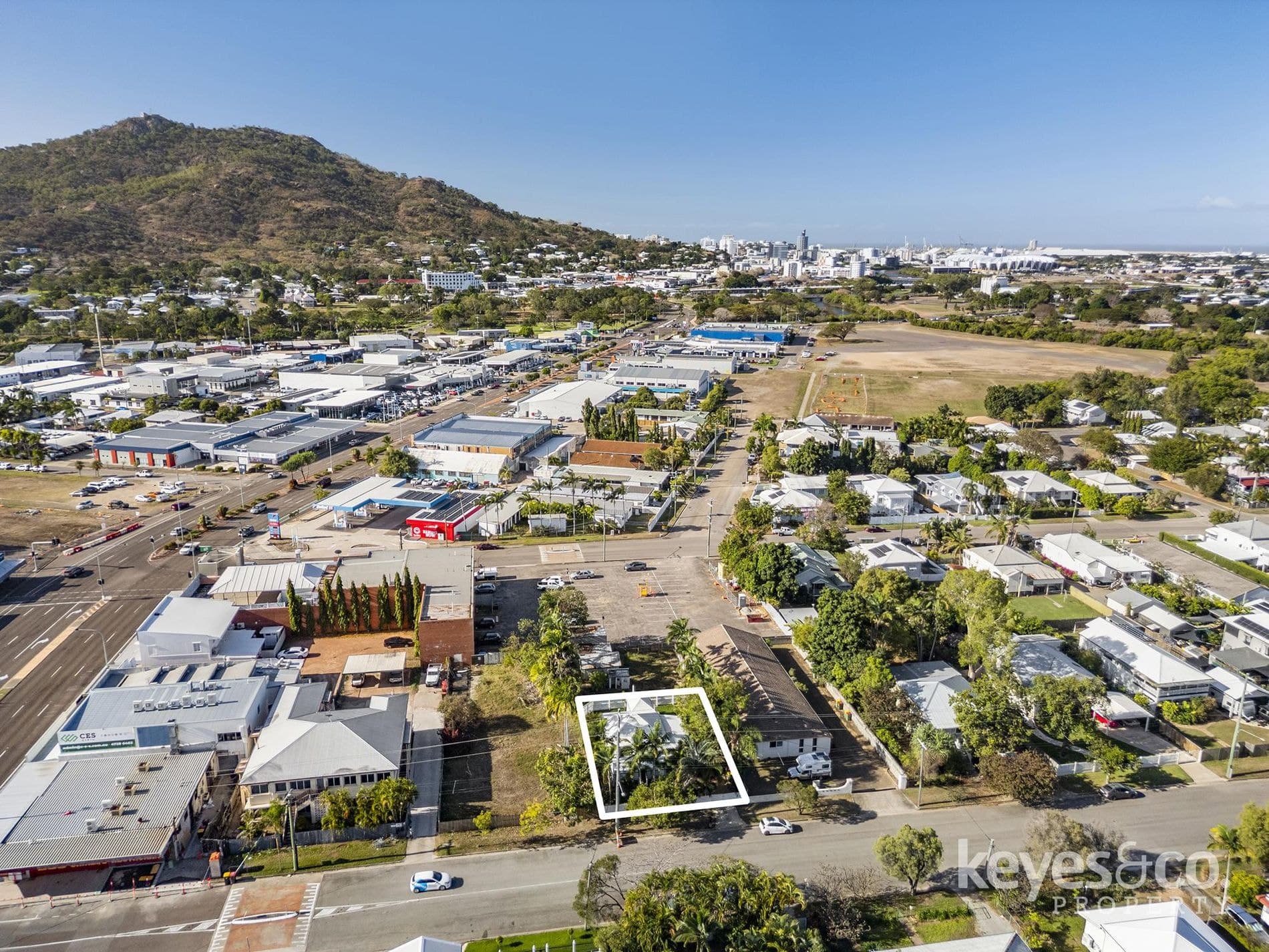 Charming Renovated Cottage in the Heart of Hermit Park, 5 Armstrong Street - Thumbnail 8