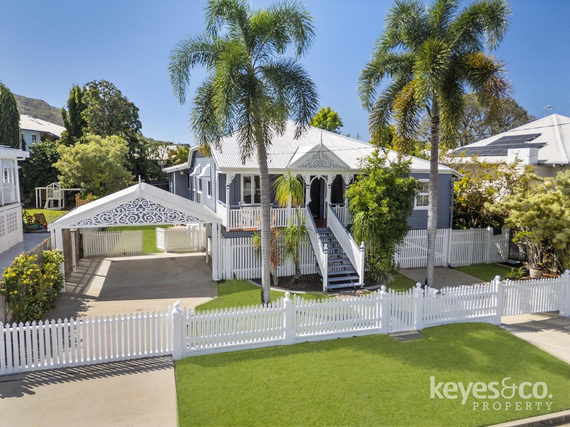 Renovated Queenslander Perfection with Pool, 5 Philp Street - Thumbnail 2