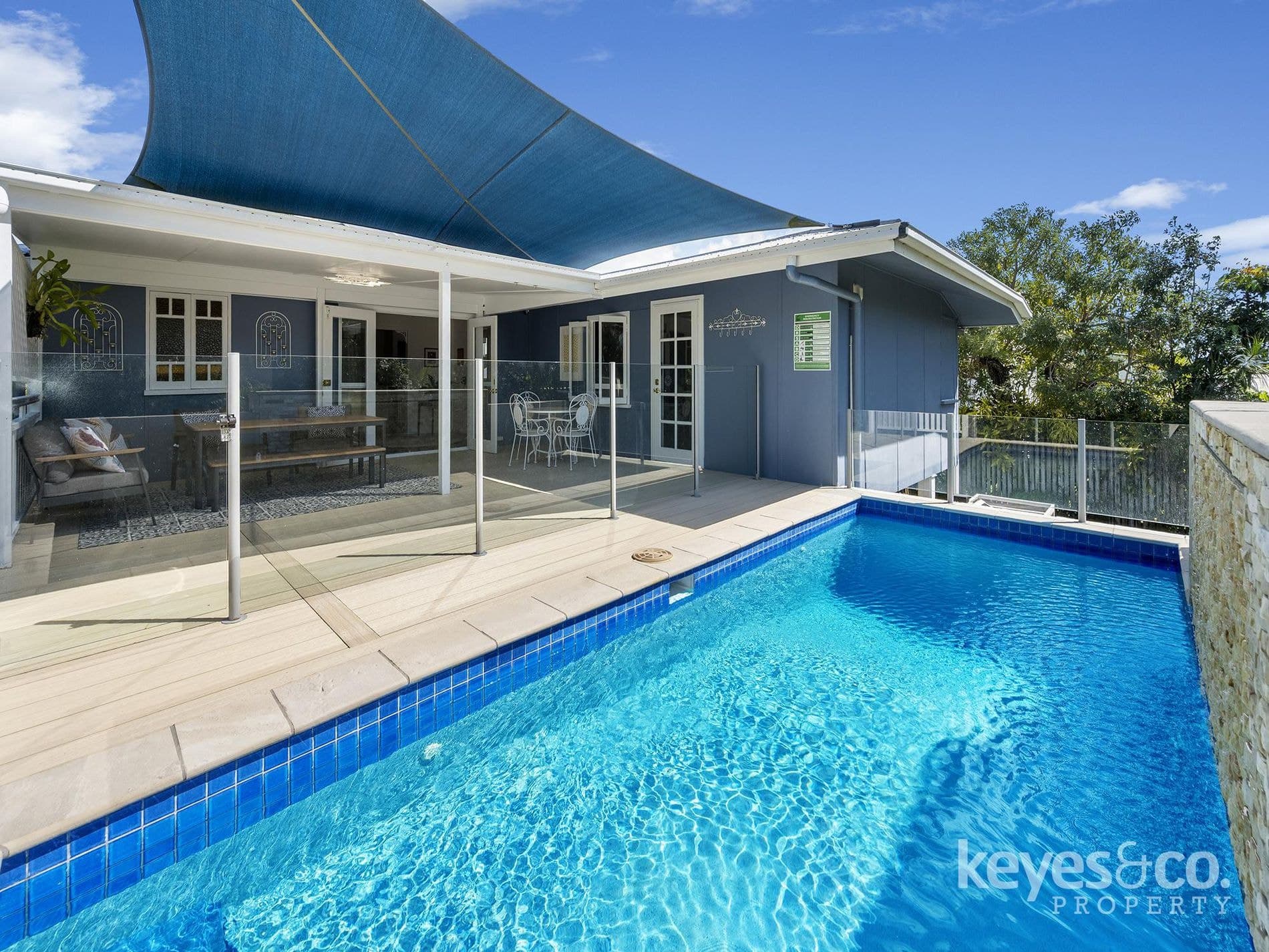 Renovated Queenslander Perfection with Pool, 5 Philp Street - Thumbnail 3