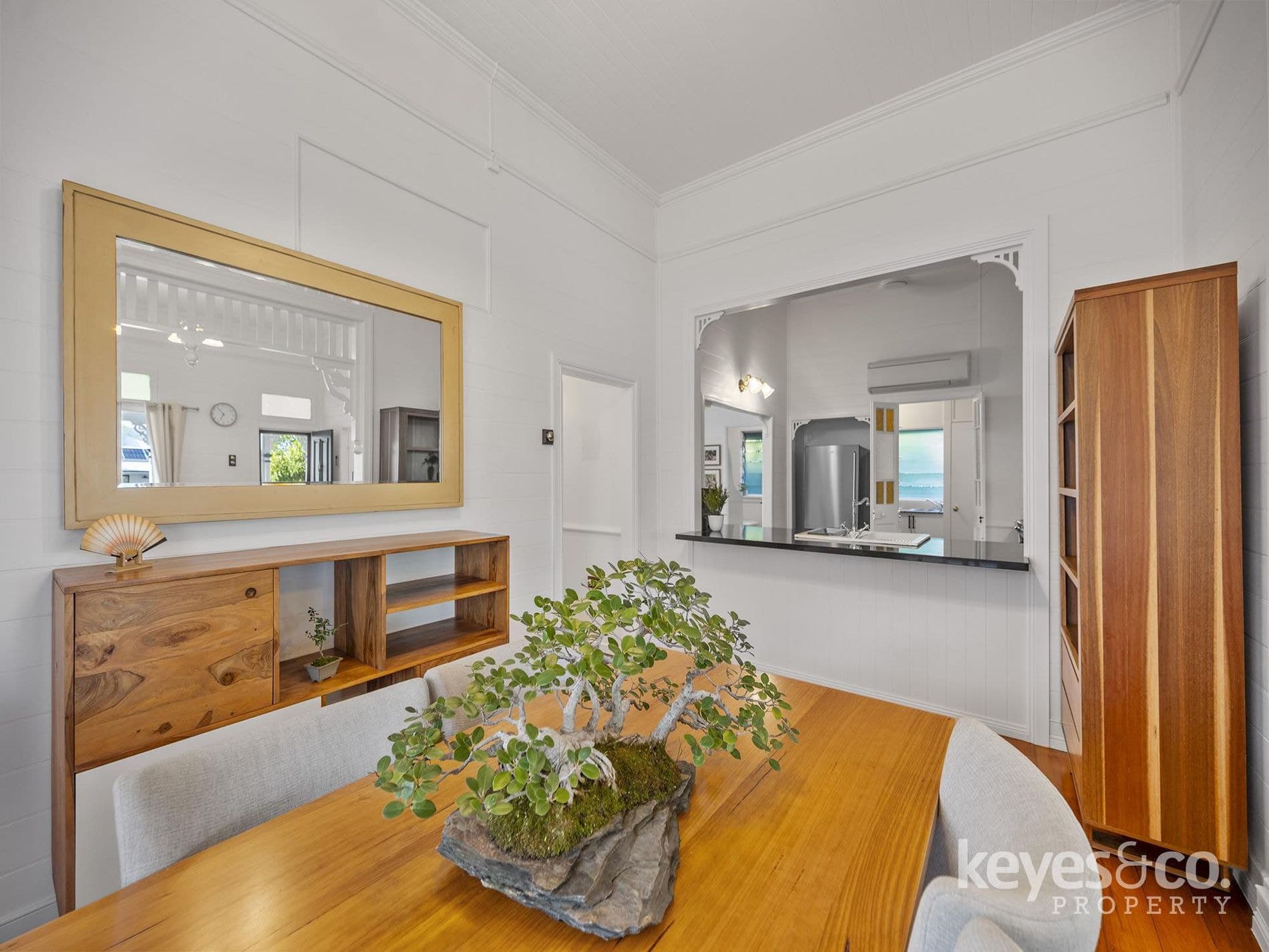 Renovated Queenslander Perfection with Pool, 5 Philp Street - Thumbnail 6