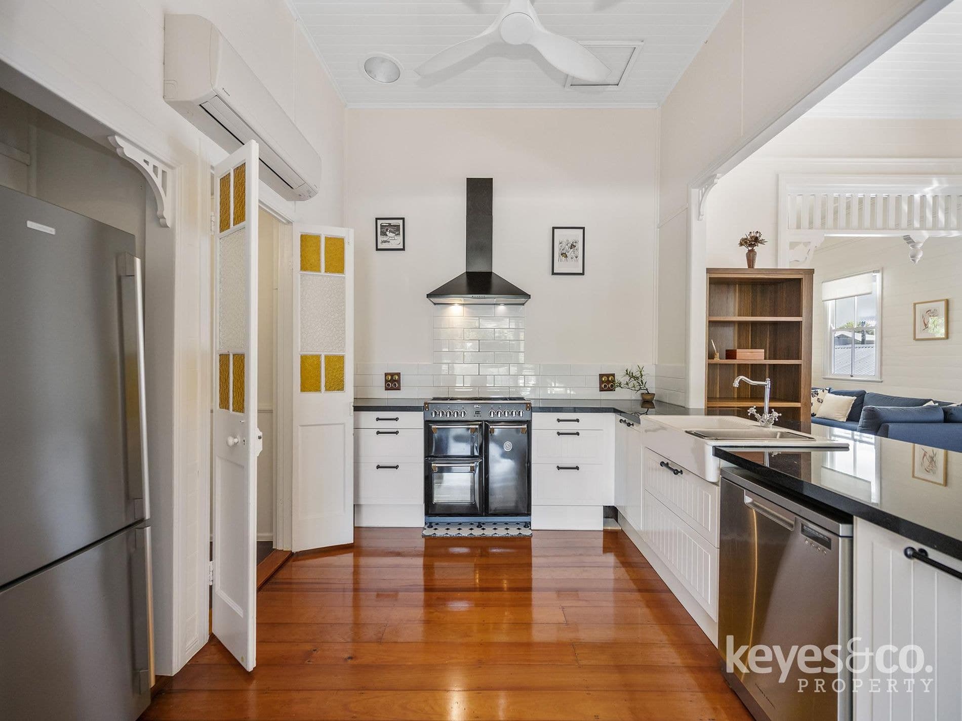 Renovated Queenslander Perfection with Pool, 5 Philp Street - Thumbnail 7