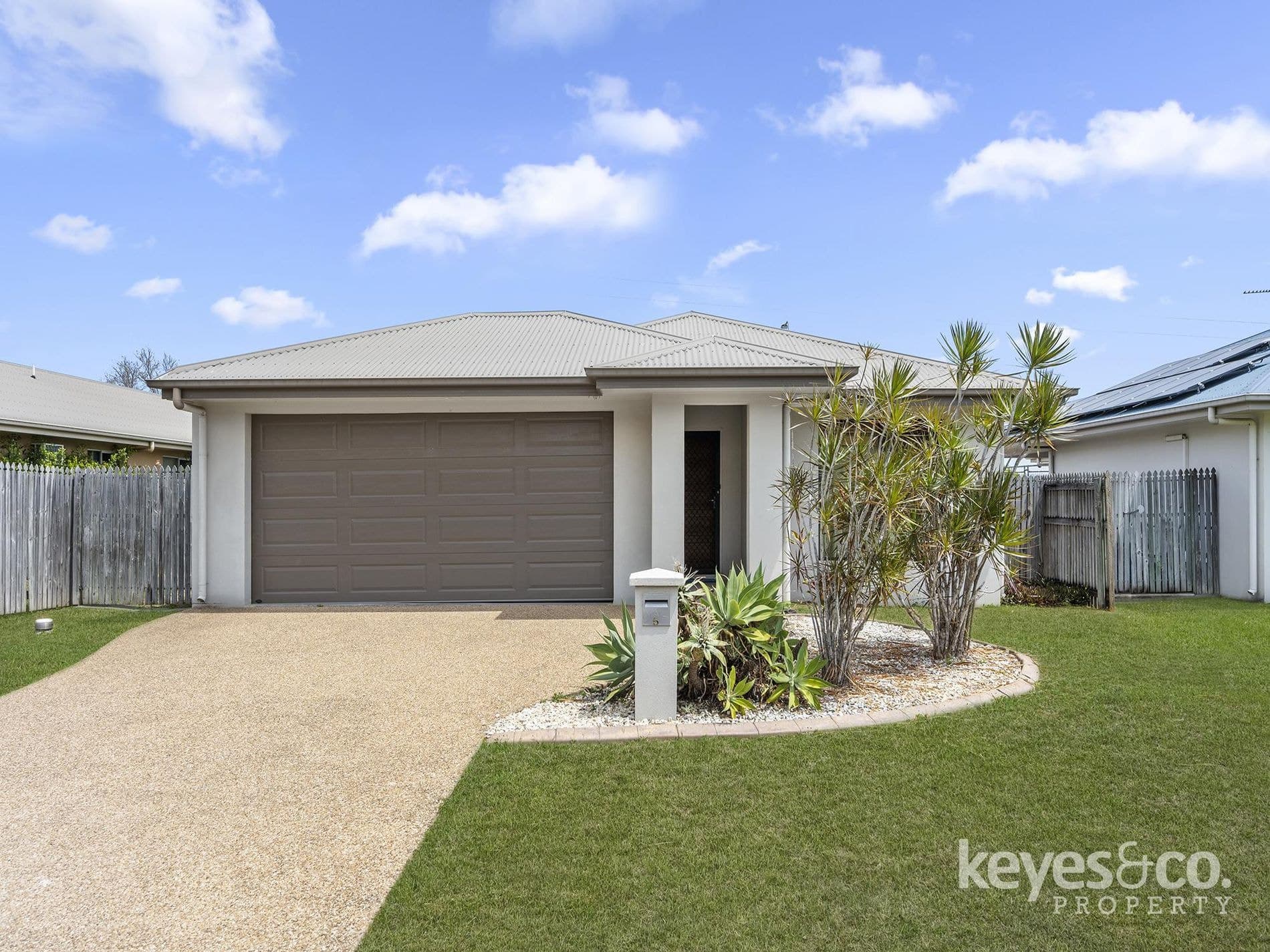 Lifestyle You'll Love!, 5 Woodrow Circuit - Image 1