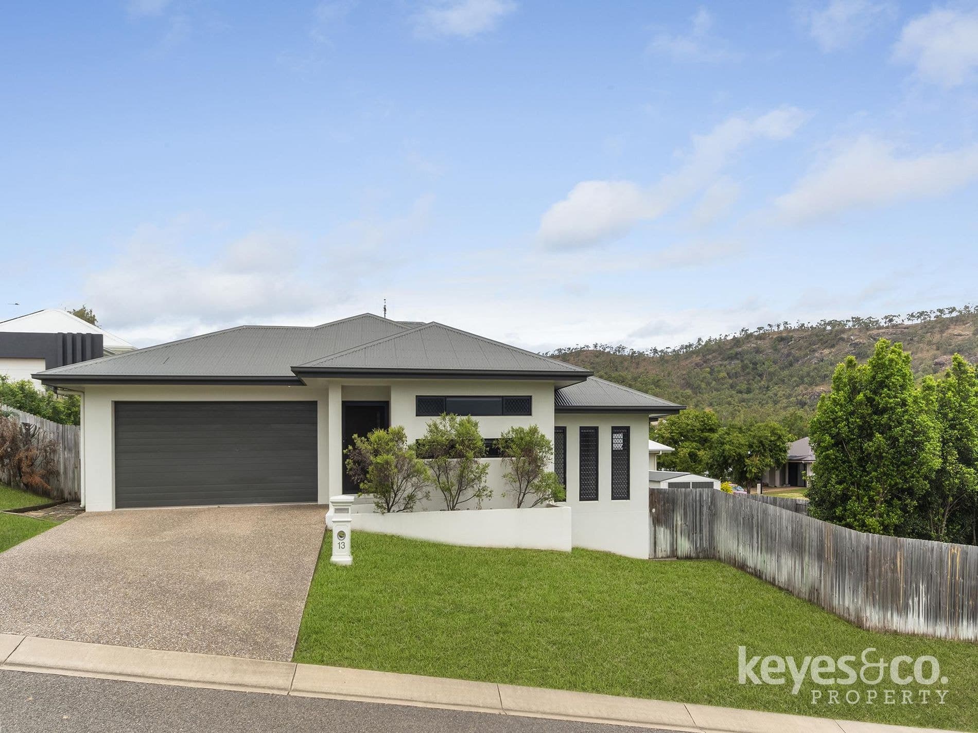 Designer Living Meets Everyday Comfort, 13 Elford Place - Image 1