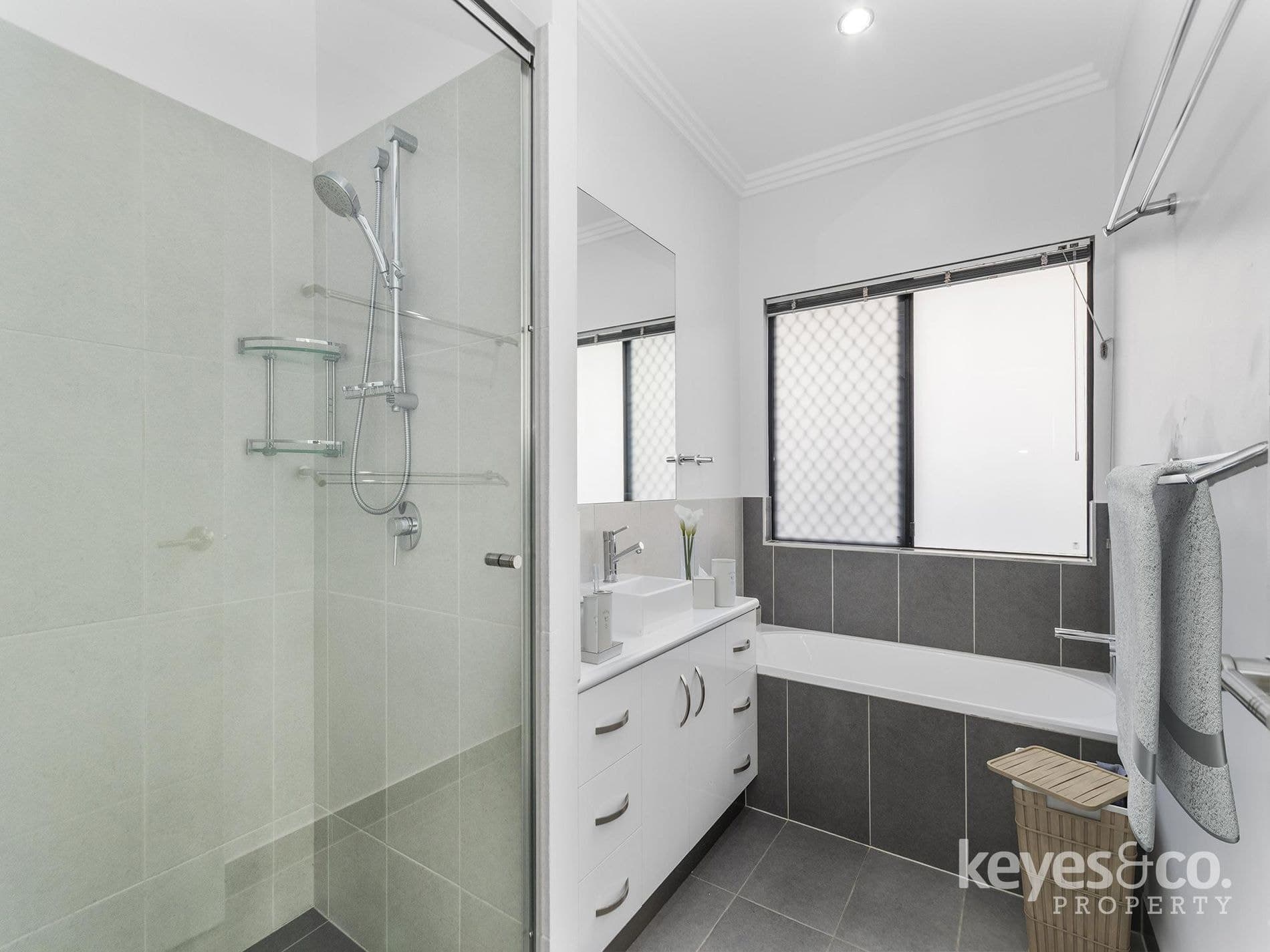 Designer Living Meets Everyday Comfort, 13 Elford Place - Thumbnail 6