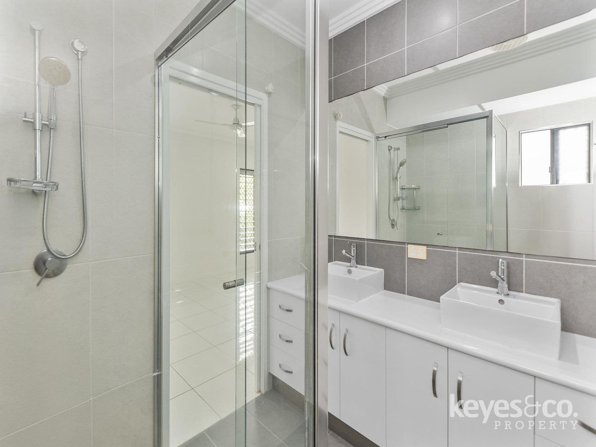 Designer Living Meets Everyday Comfort, 13 Elford Place - Thumbnail 7