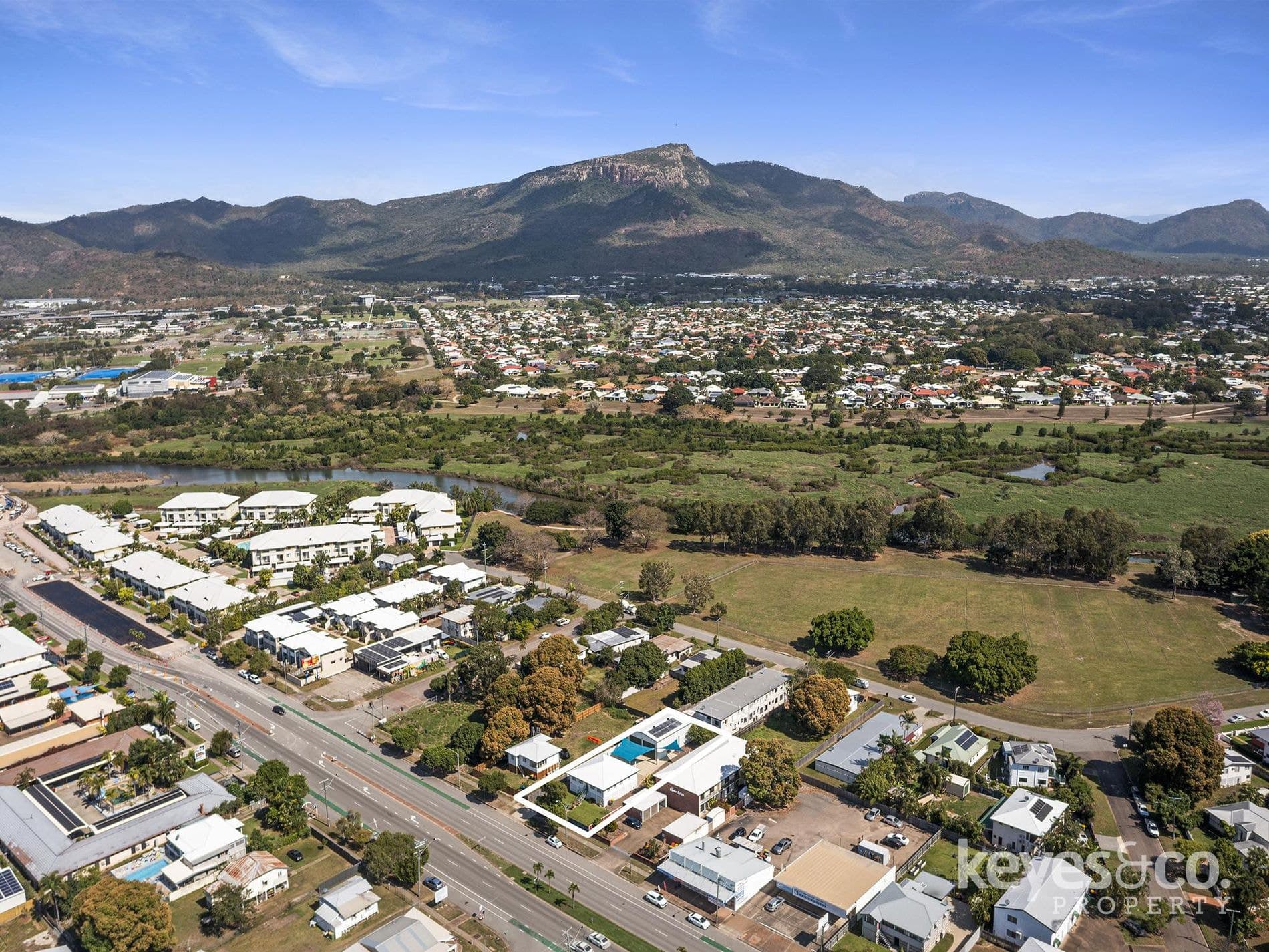 Tradie's Dream Home with Warehouse-Sized Shed, 95 Bowen Road - Thumbnail 4