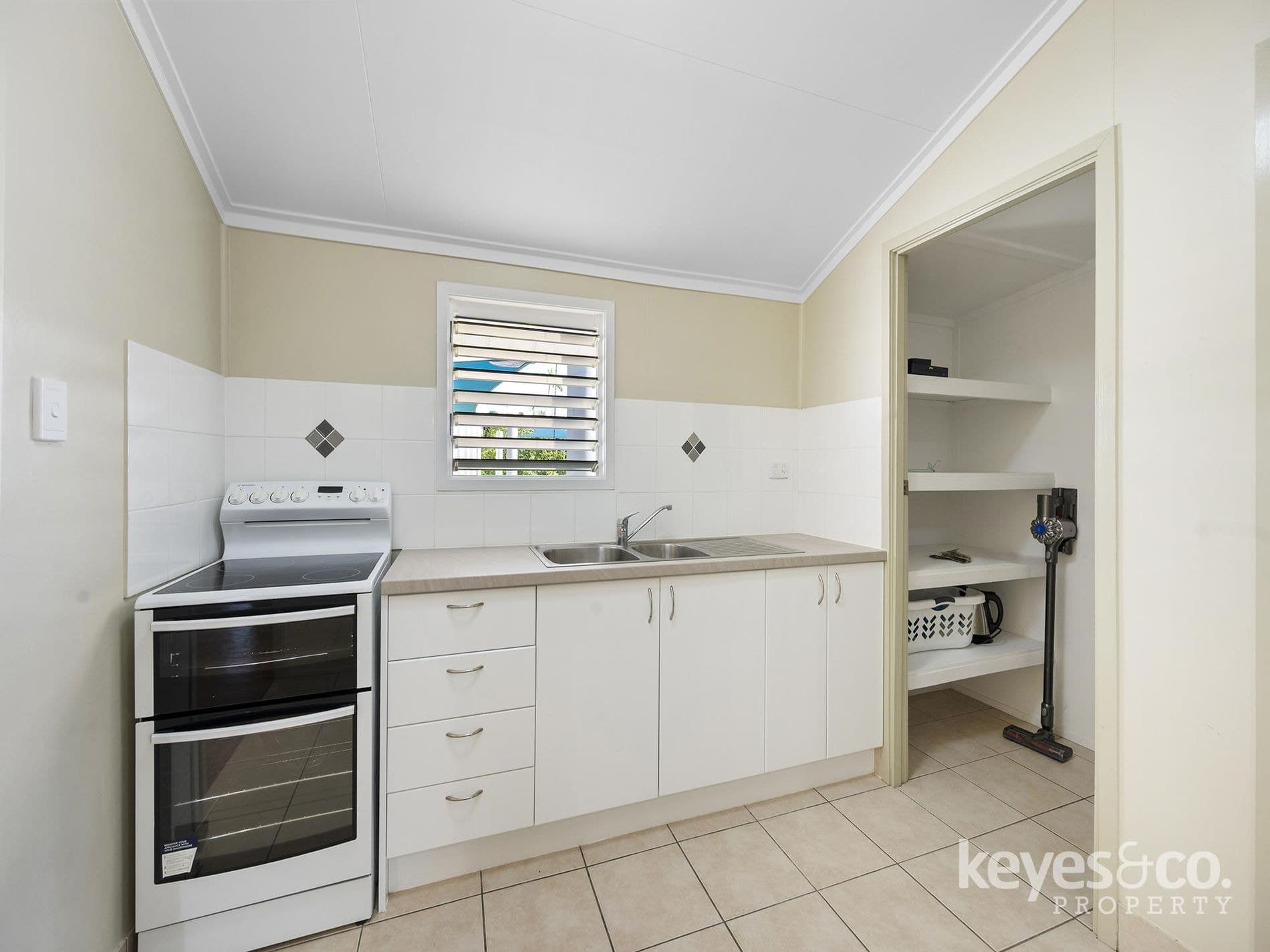 Tradie's Dream Home with Warehouse-Sized Shed, 95 Bowen Road - Thumbnail 6