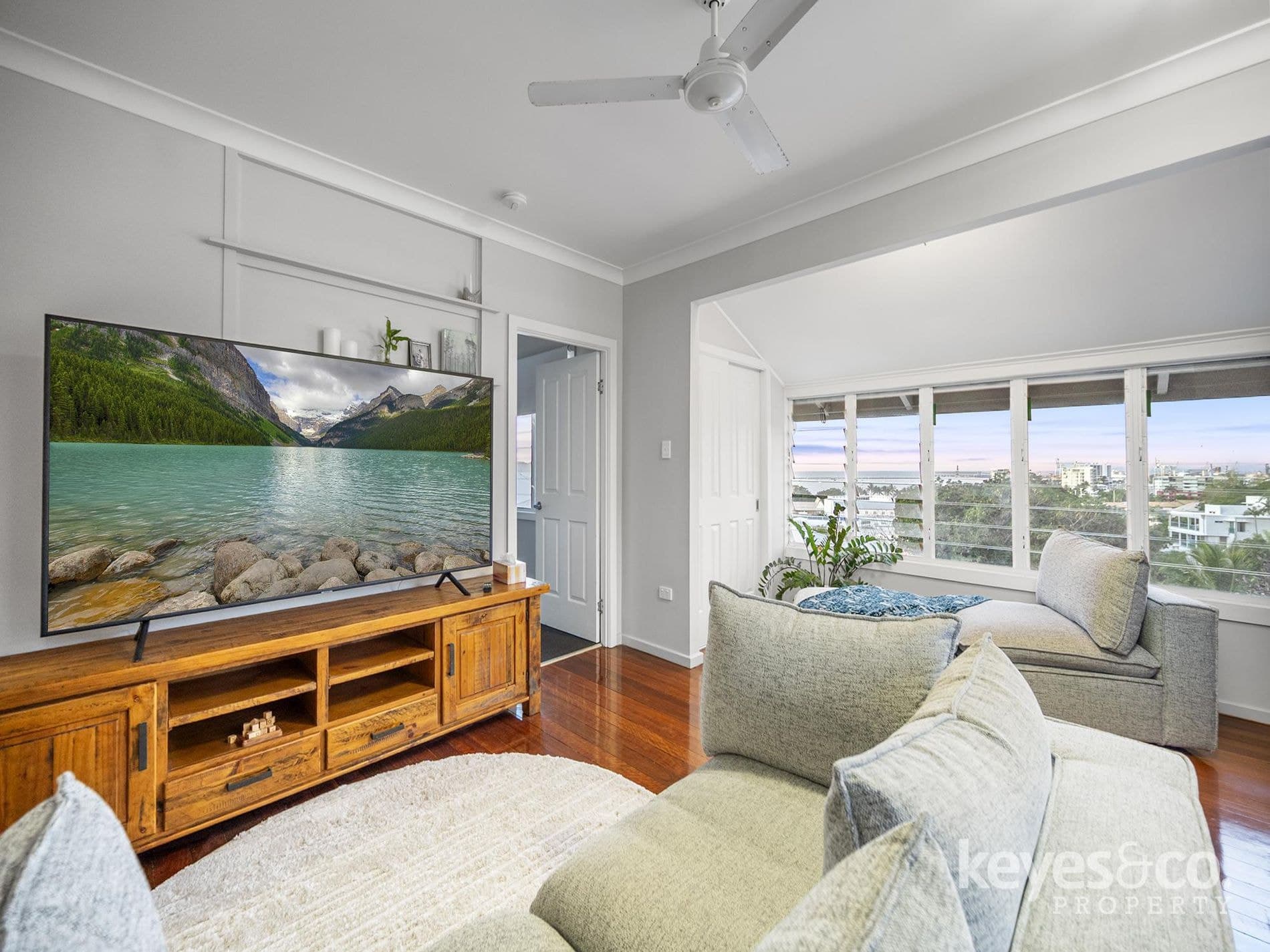 6 Eyre Street (Access via Leichhardt & Denham Streets), (Access Via Leichhardt & Denham Streets) - Thumbnail 4