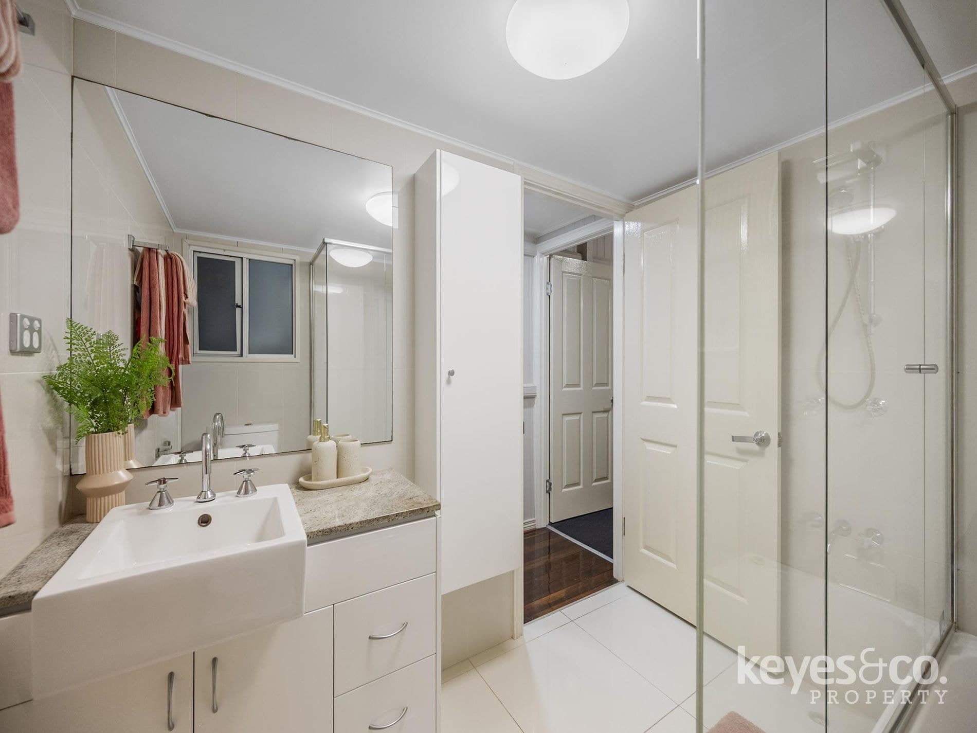 6 Eyre Street (Access via Leichhardt & Denham Streets), (Access Via Leichhardt & Denham Streets) - Thumbnail 7
