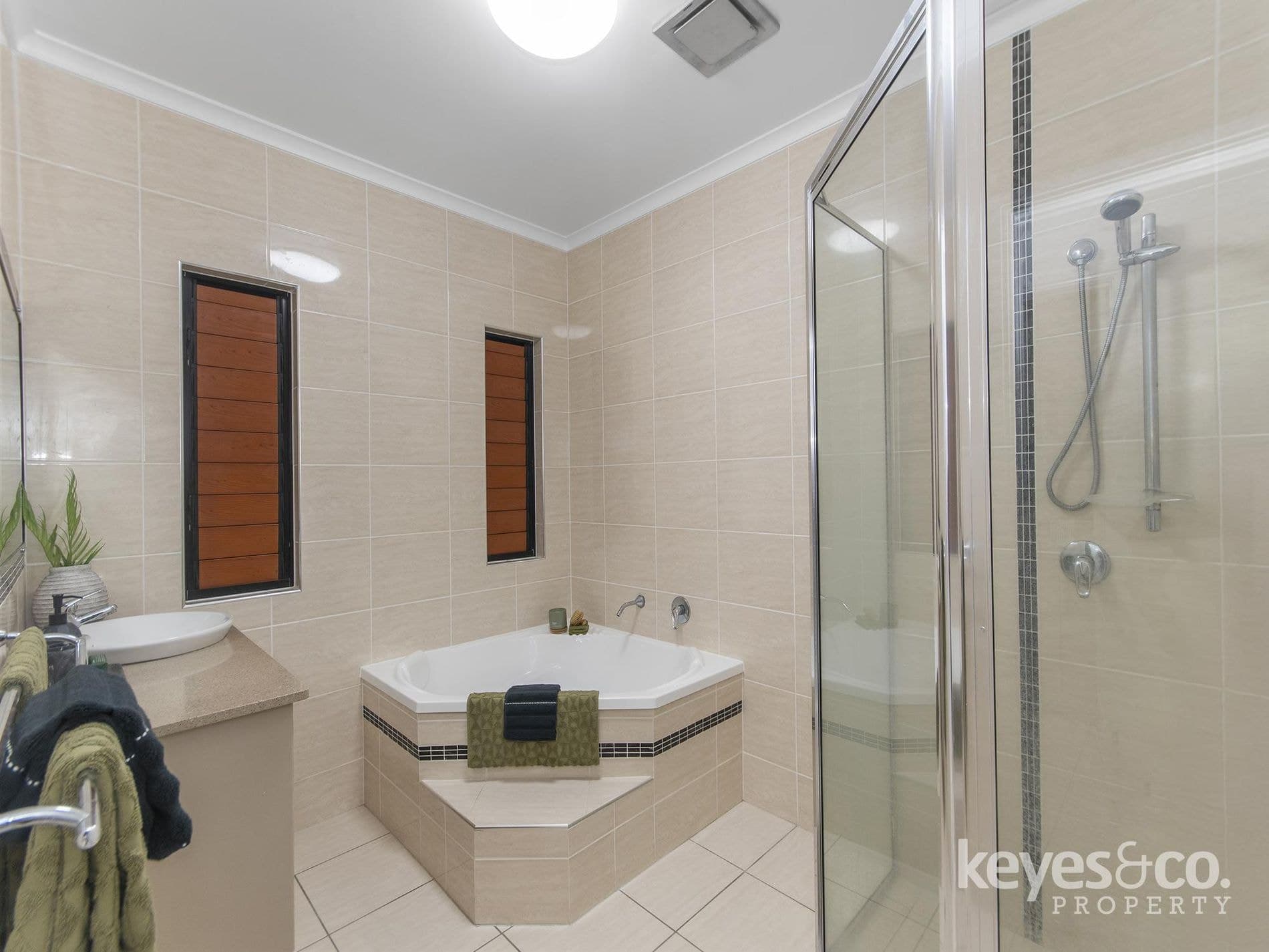 Massive Family Home & Granny Flat!, 234 Ring Road - Thumbnail 8