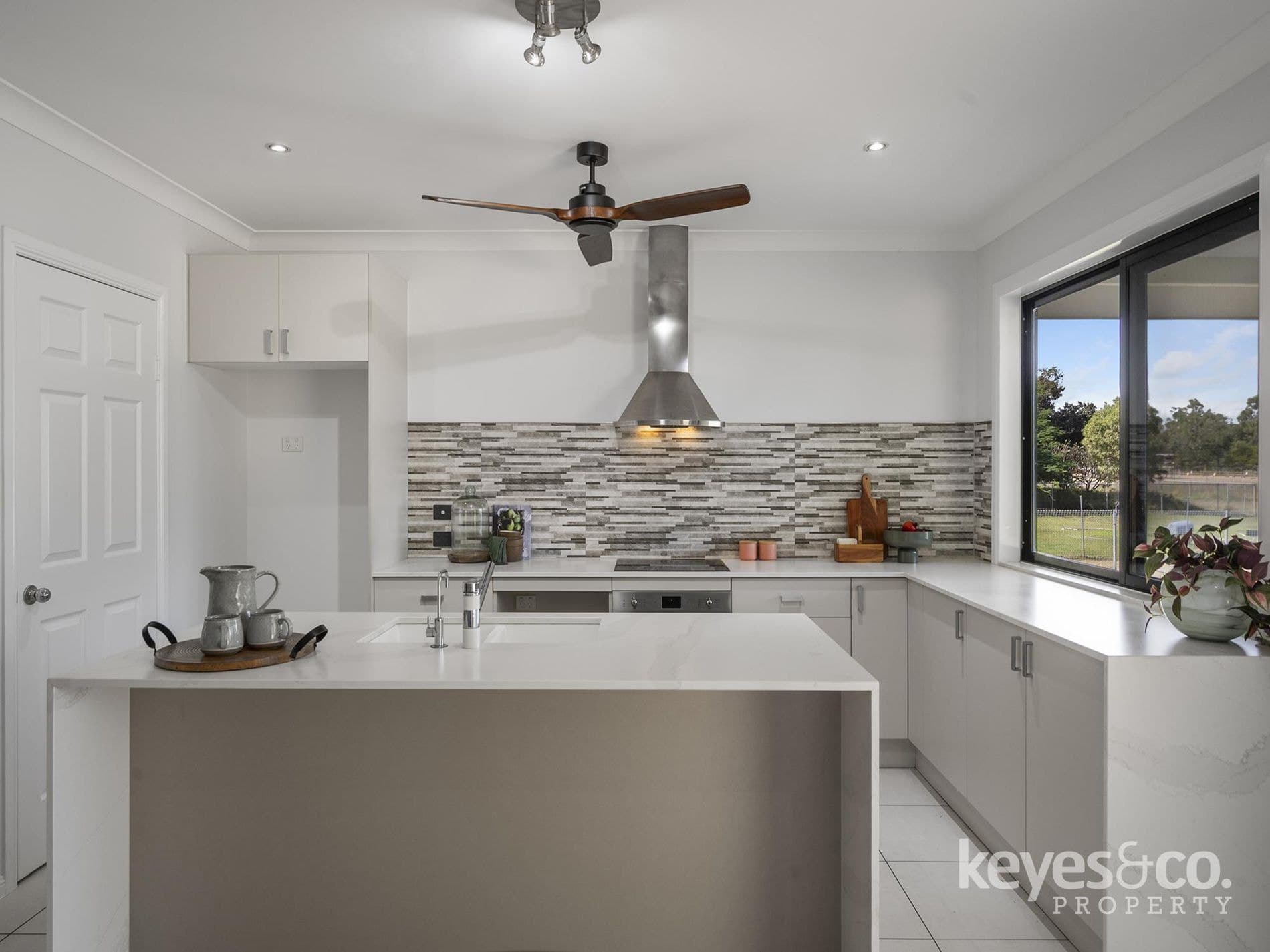 Modern Acreage Living with Equestrian Appeal, 81a Hammond Way - Thumbnail 4