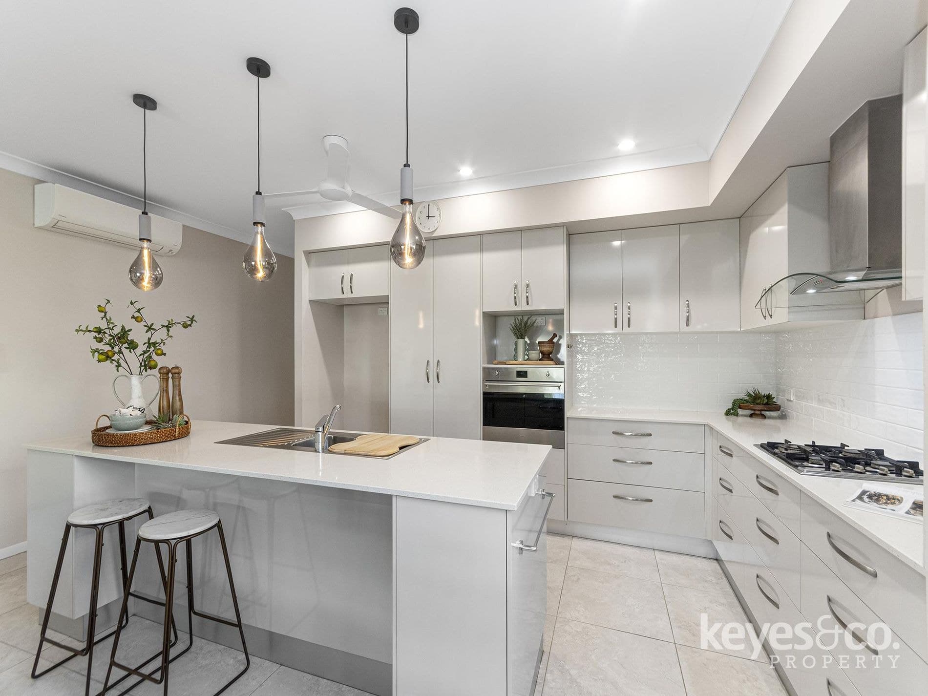 Lakeside Elegance Meets Effortless Living, 30 Westbrook Drive - Thumbnail 7