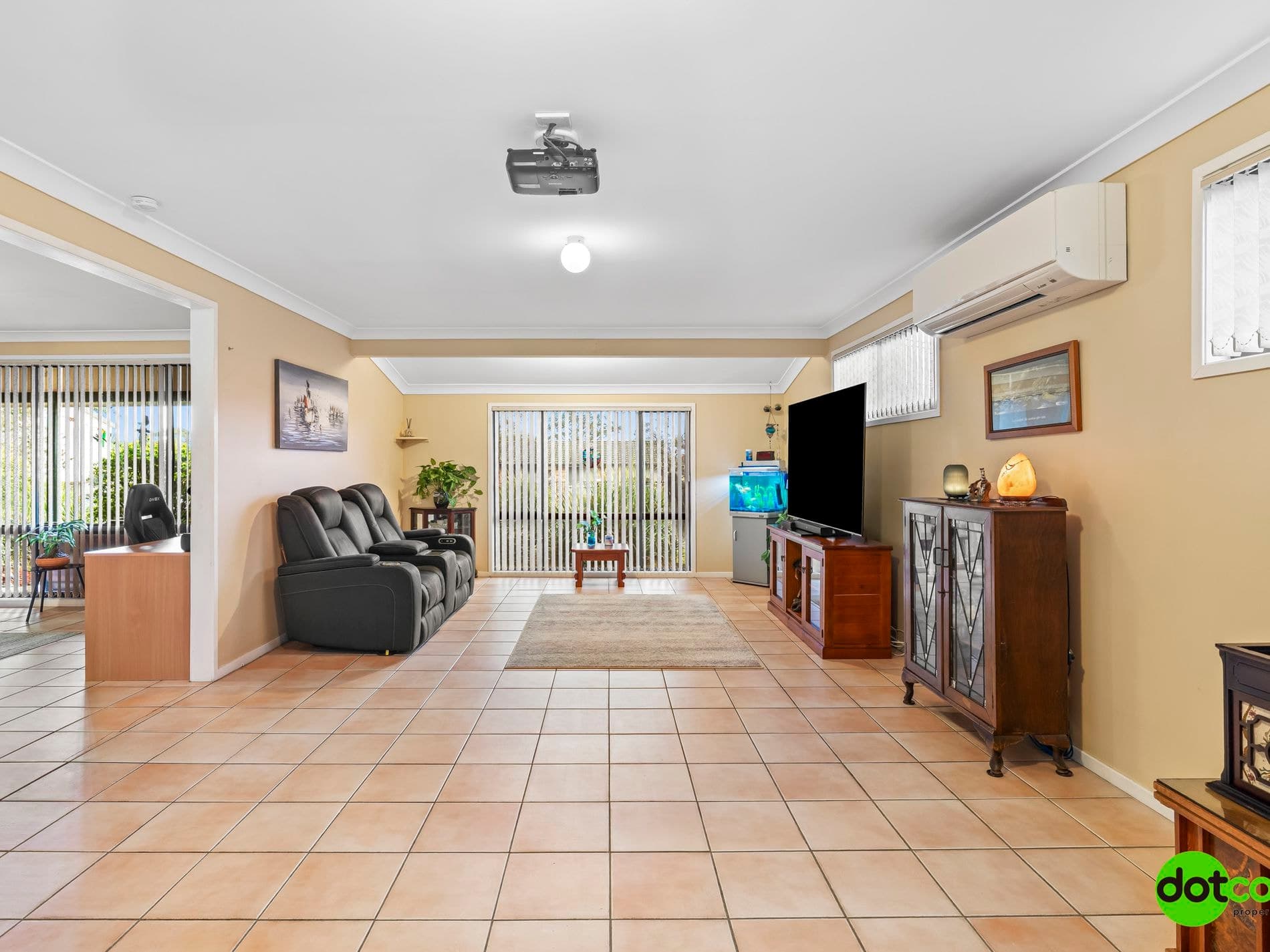 86 Pinehurst Way, Blue Haven - Thumbnail 3