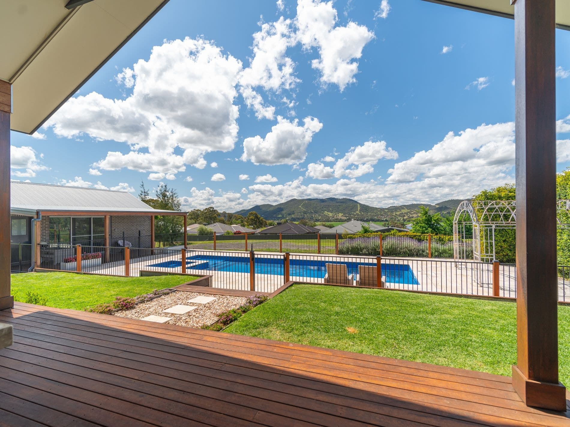 39 Falcon Drive, Calala - Image 1
