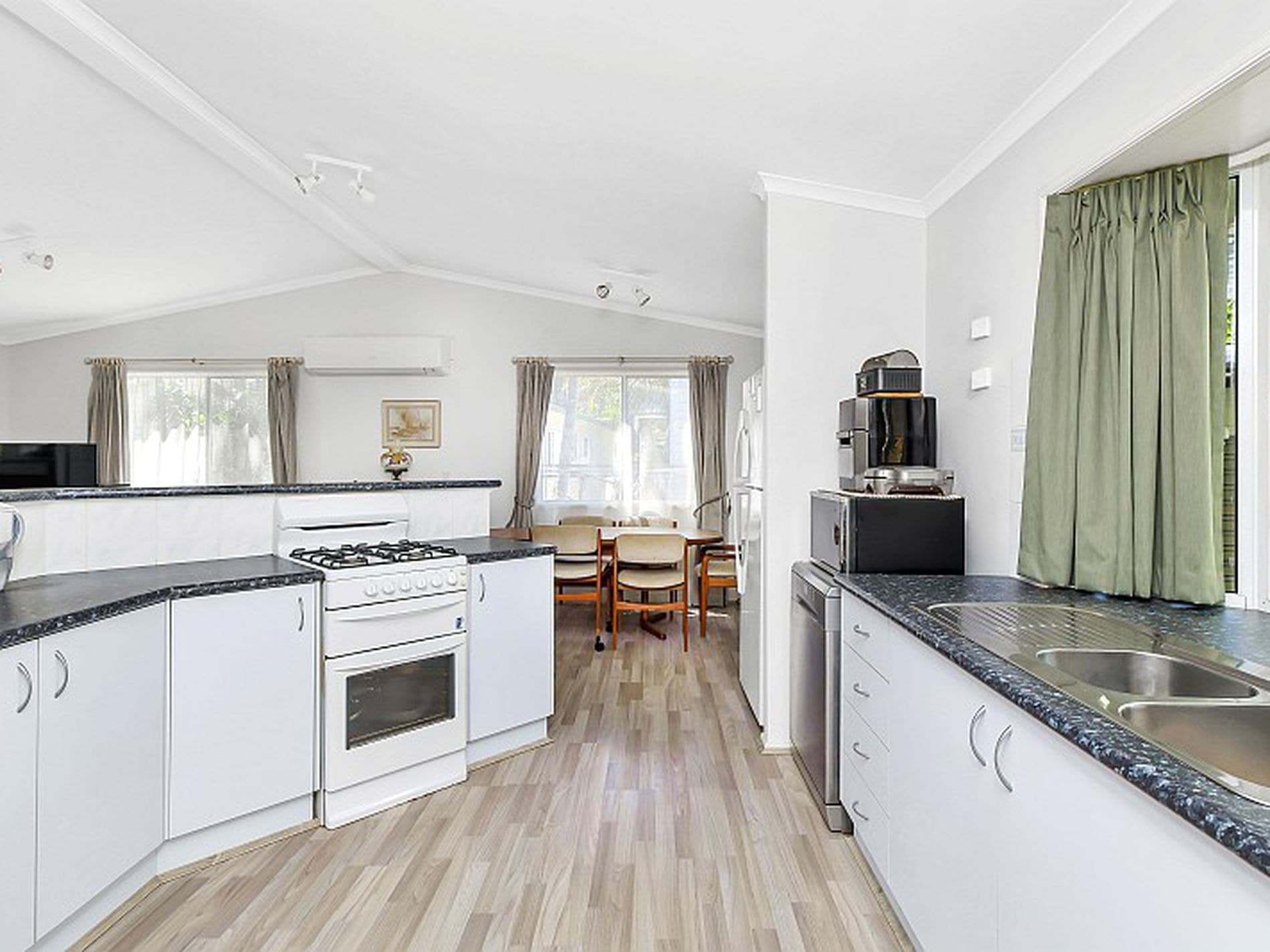 17 George Johnston Place, Kincumber, Kincumber - Thumbnail 4