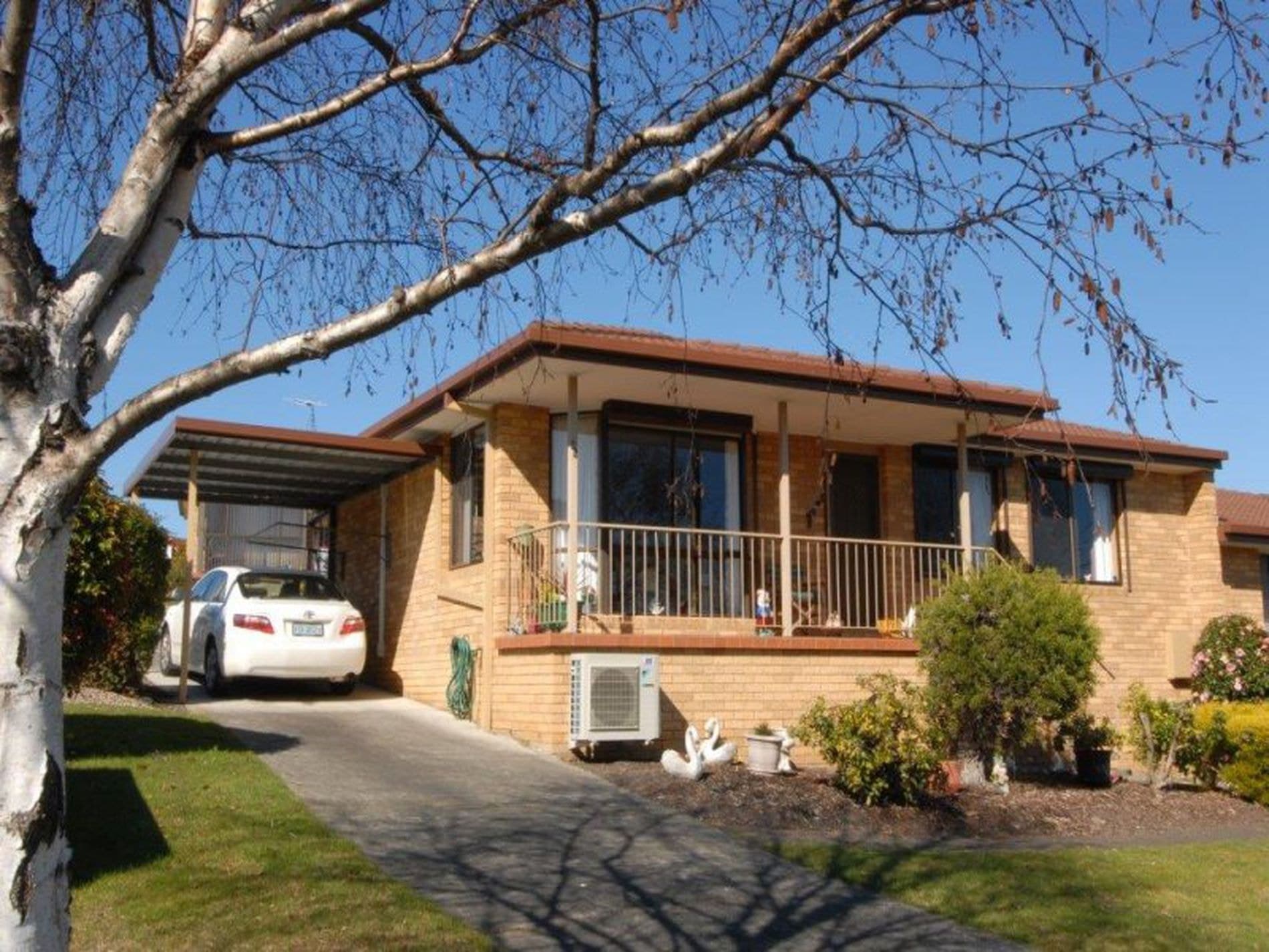 35 Village Drive, Kingston, Kingston - Image 1