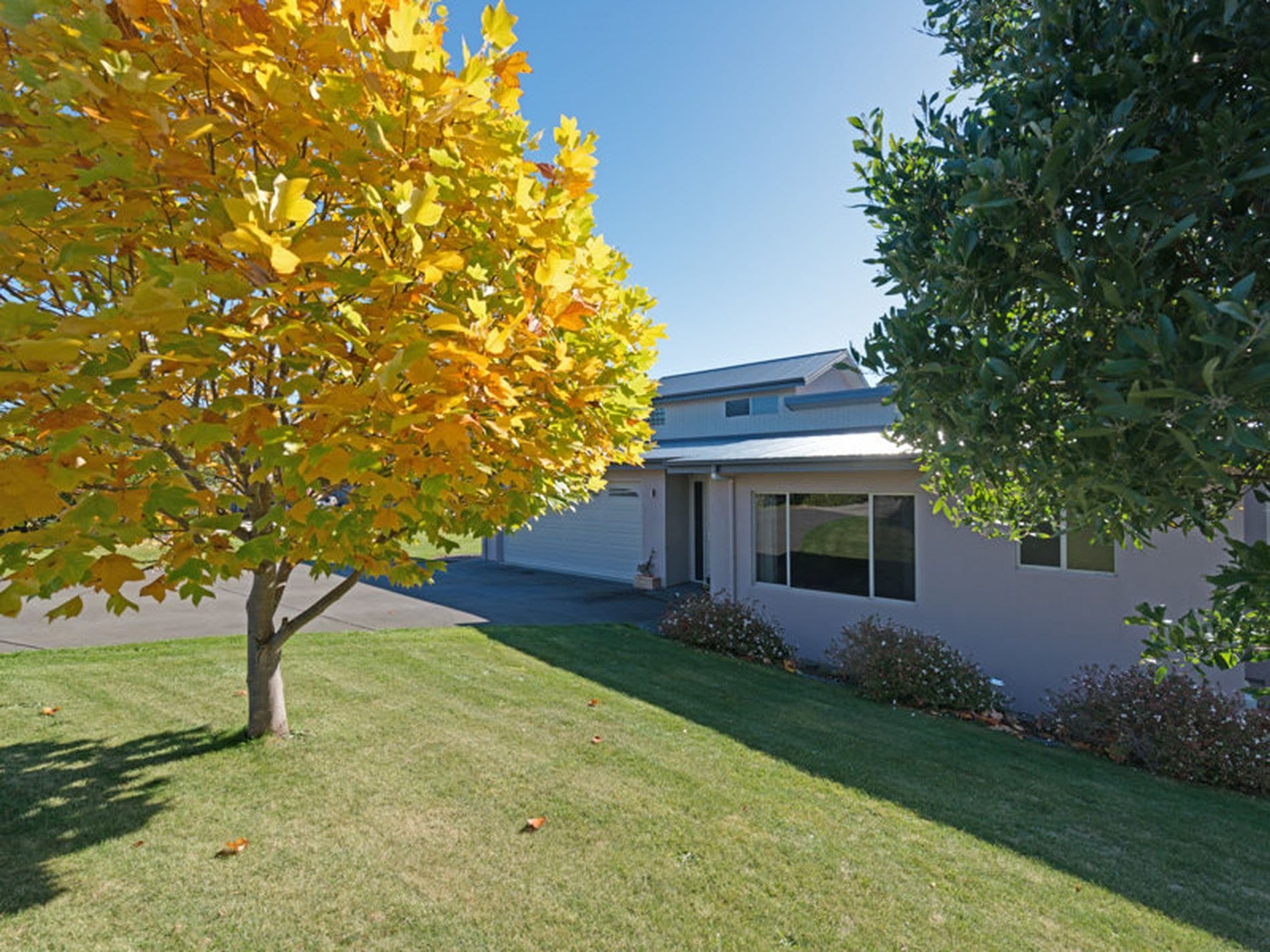 21 Green Hill Drive, Kingston, Kingston - Thumbnail 2