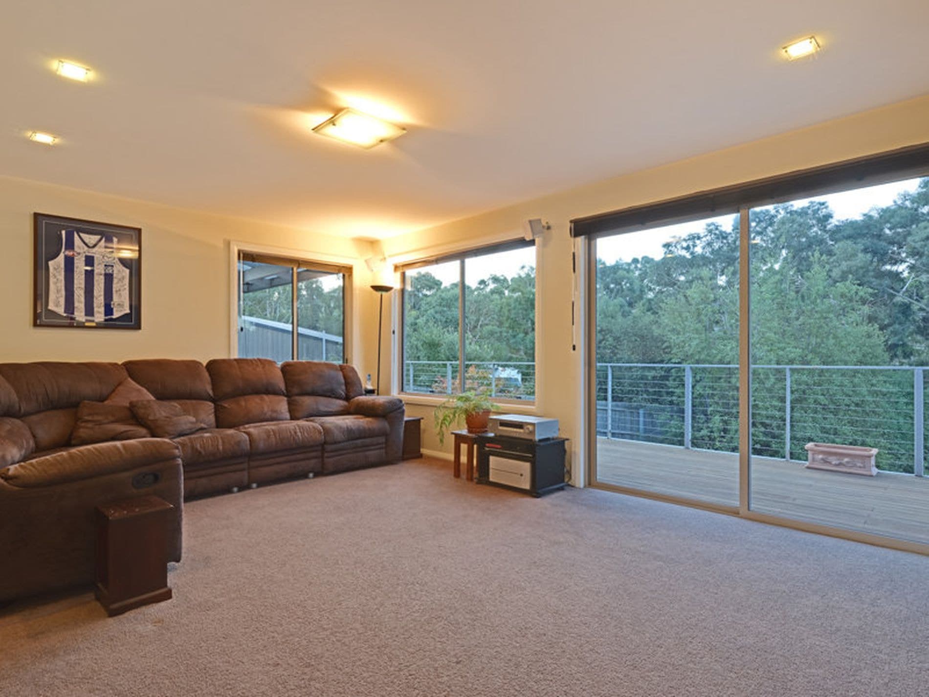 21 Green Hill Drive, Kingston, Kingston - Thumbnail 5