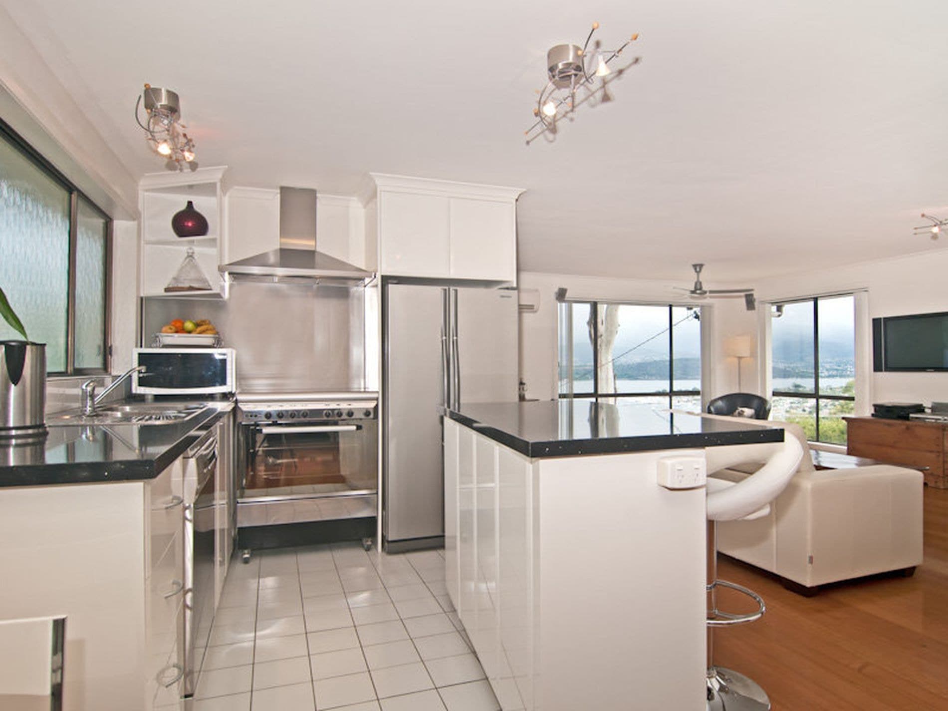 45 Begonia Street, LINDISFARNE TAS, Lindisfarne - Image 1