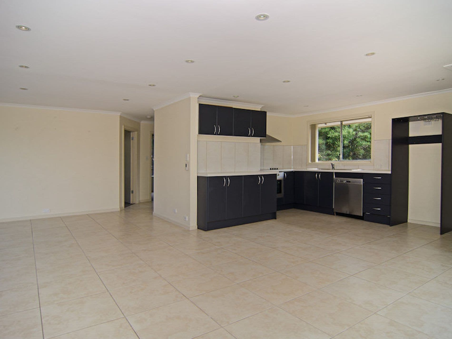 4 Courtleigh Place, Blackmans Bay, Blackmans Bay - Thumbnail 2