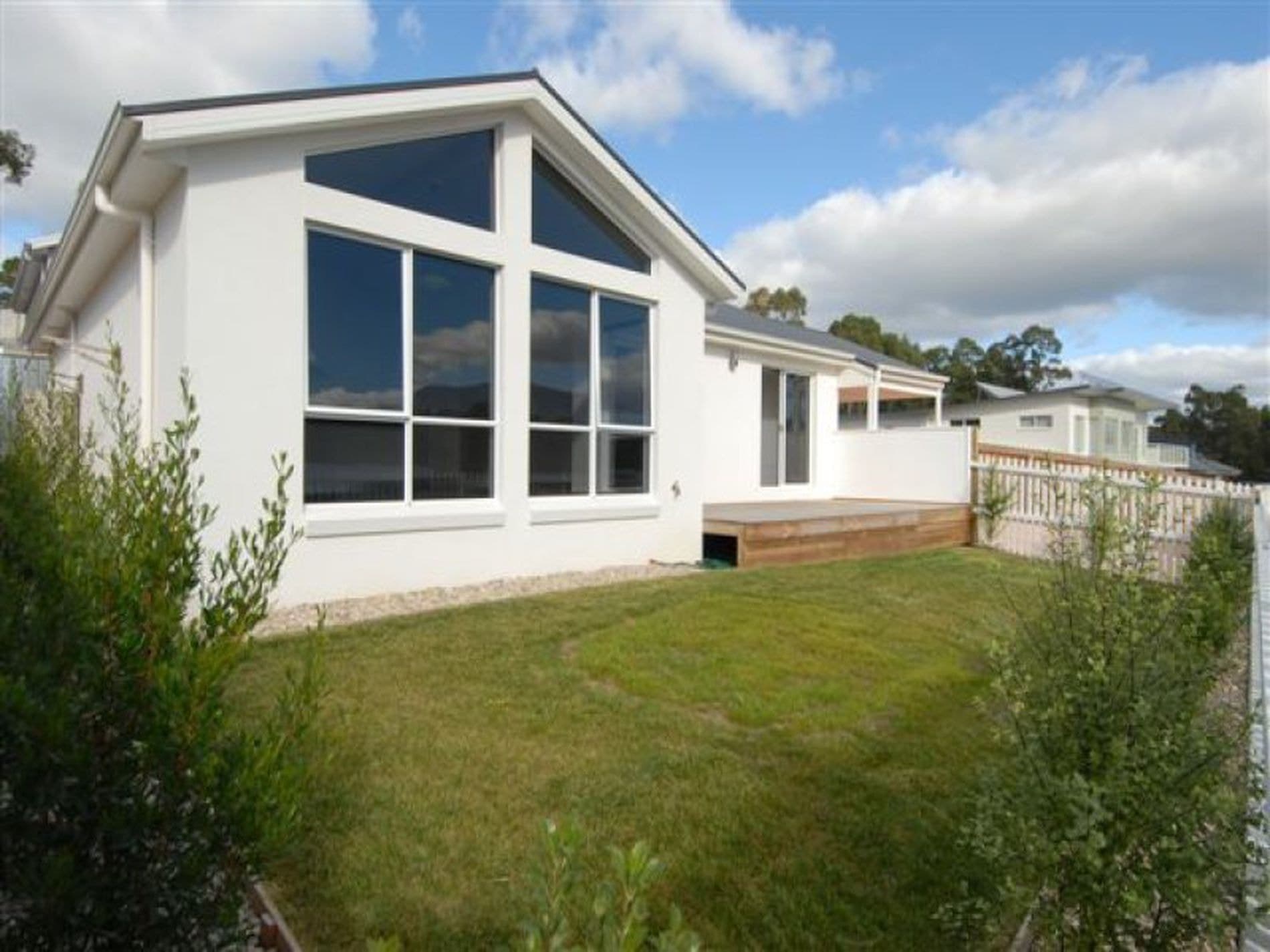 1 / 5 Lomandra Drive, BLACKMANS BAY TAS, Blackmans Bay - Image 1