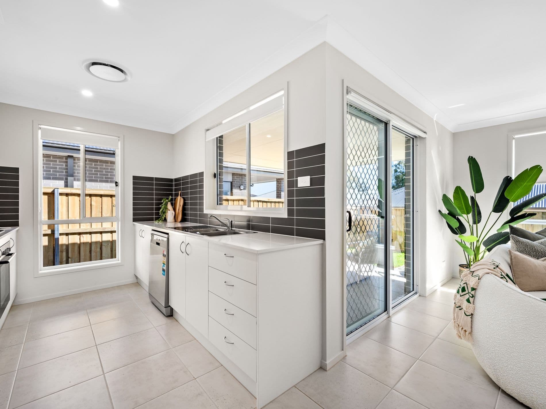 1 / 4 Caputar Way, Lochinvar, Lochinvar - Thumbnail 5