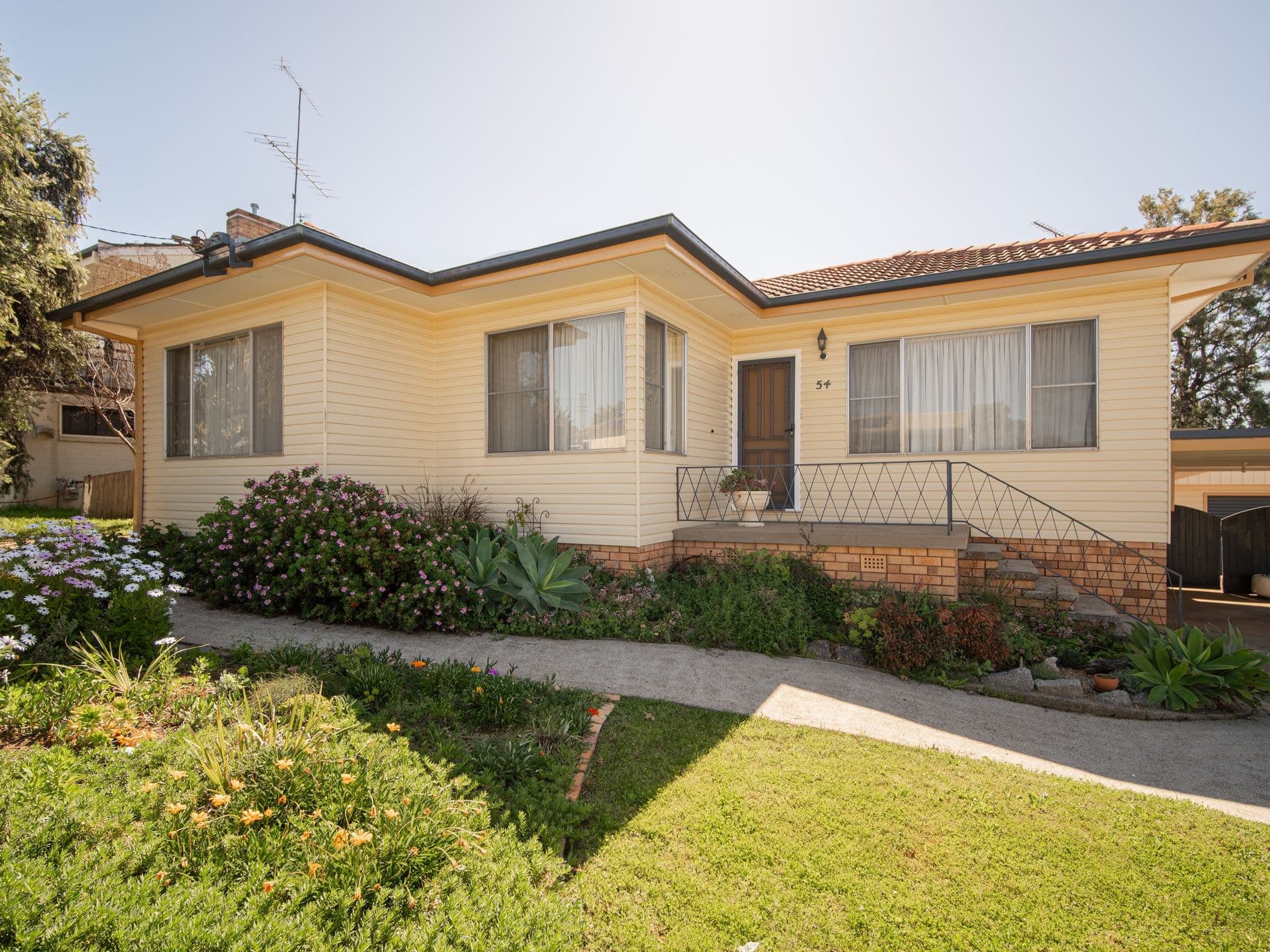 54 Holland Street, Tamworth, Tamworth - Thumbnail 2