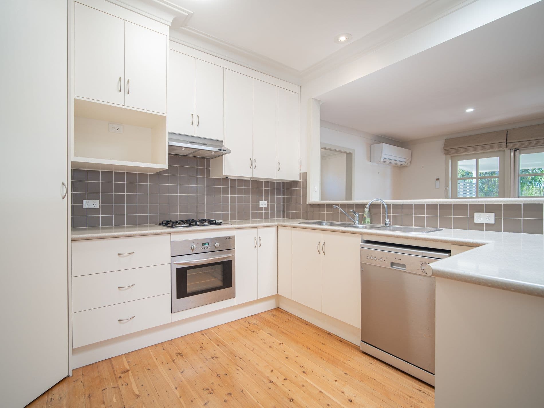 54 Holland Street, Tamworth, Tamworth - Thumbnail 5