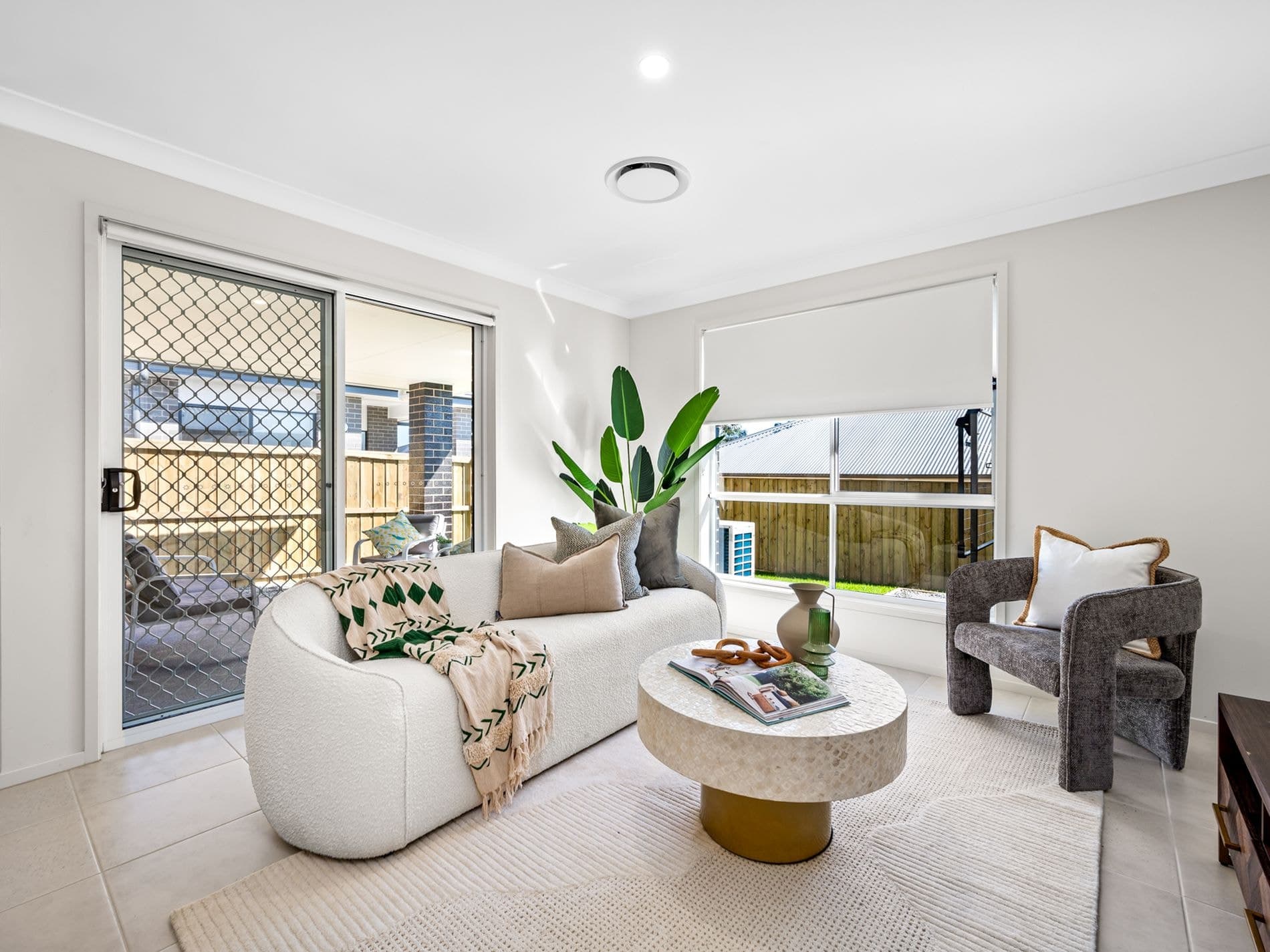 2 / 4 Caputar Way, Lochinvar, Lochinvar - Thumbnail 3
