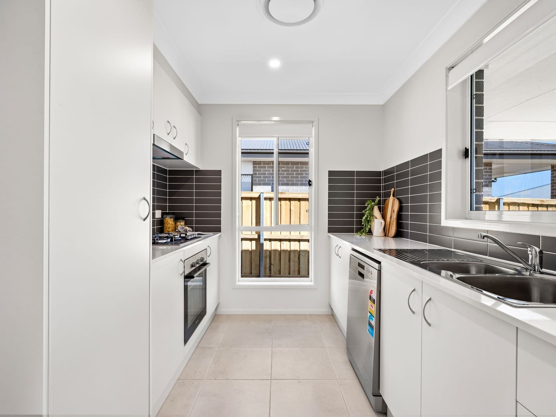 2 / 4 Caputar Way, Lochinvar, Lochinvar - Thumbnail 6