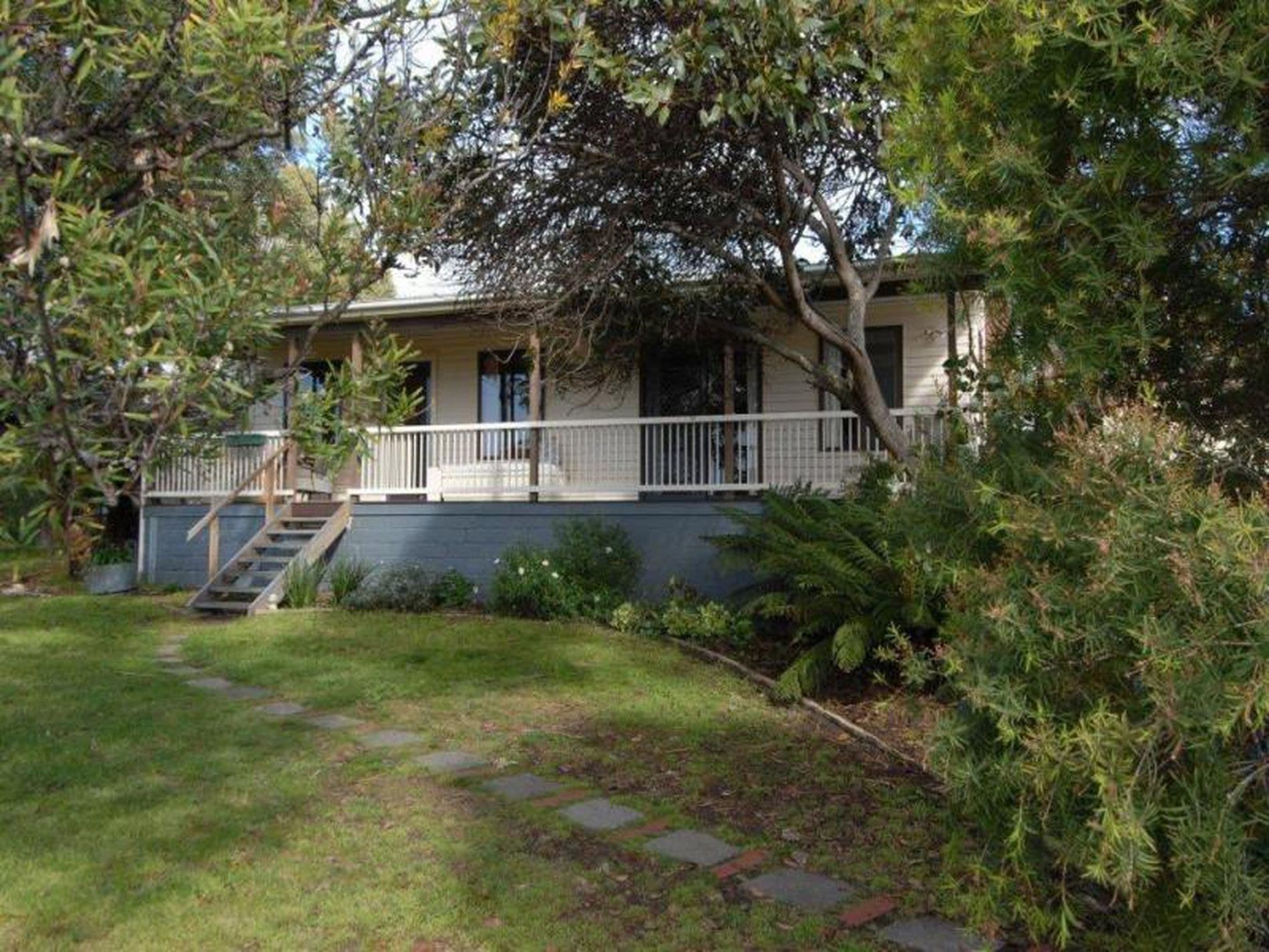 6 Sunny Avenue, BLACKMANS BAY TAS, Blackmans Bay - Thumbnail 2