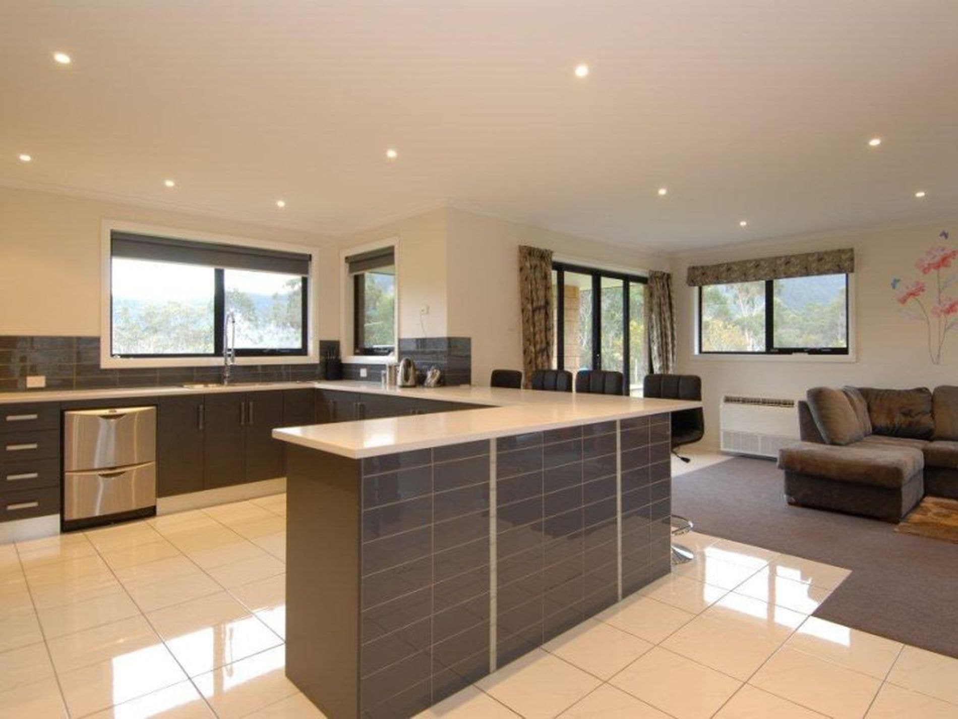 4 Websters Road, Leslie Vale, Leslie Vale - Thumbnail 2