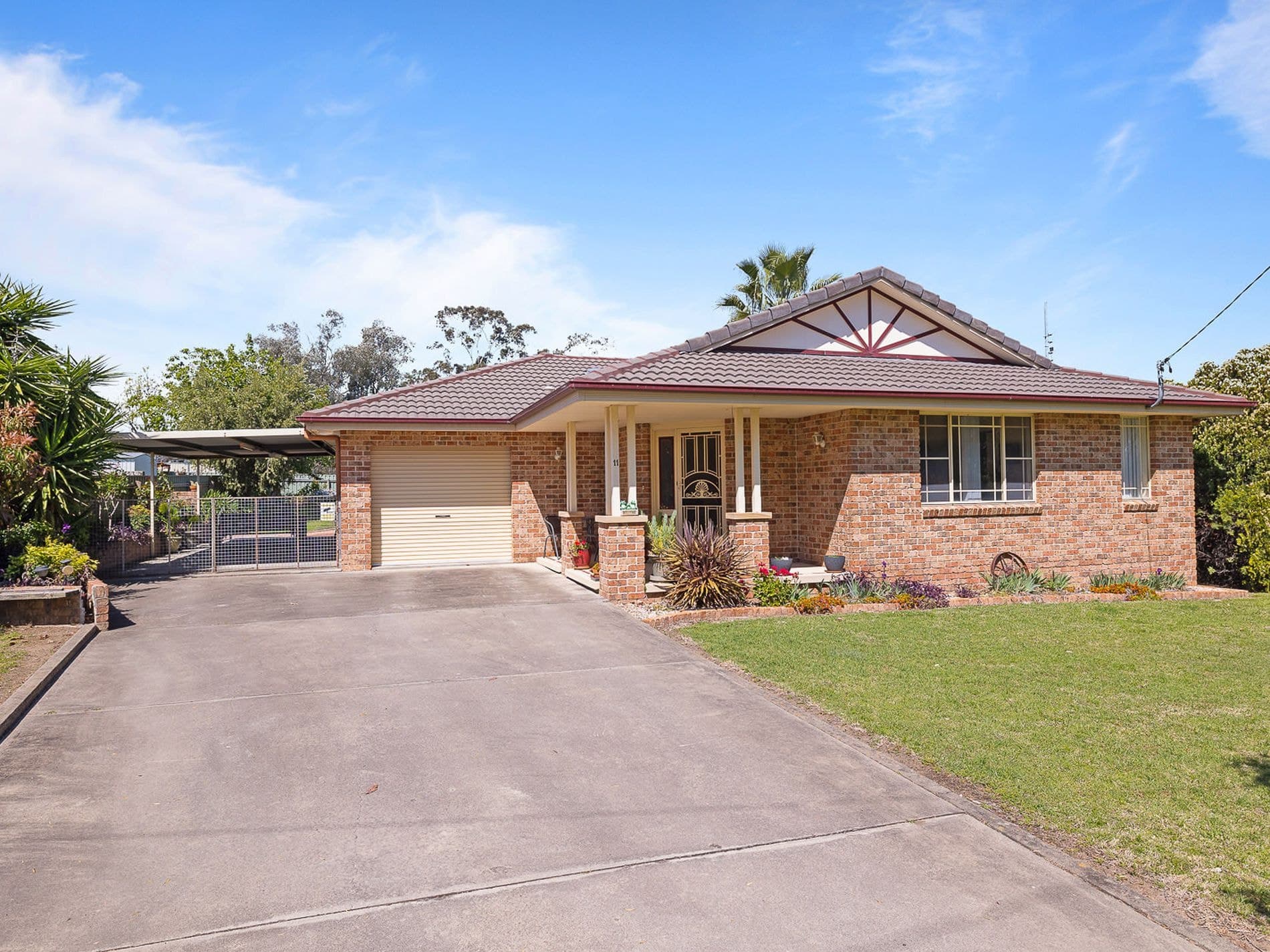 11 Damar Avenue, Kootingal, Kootingal - Image 1