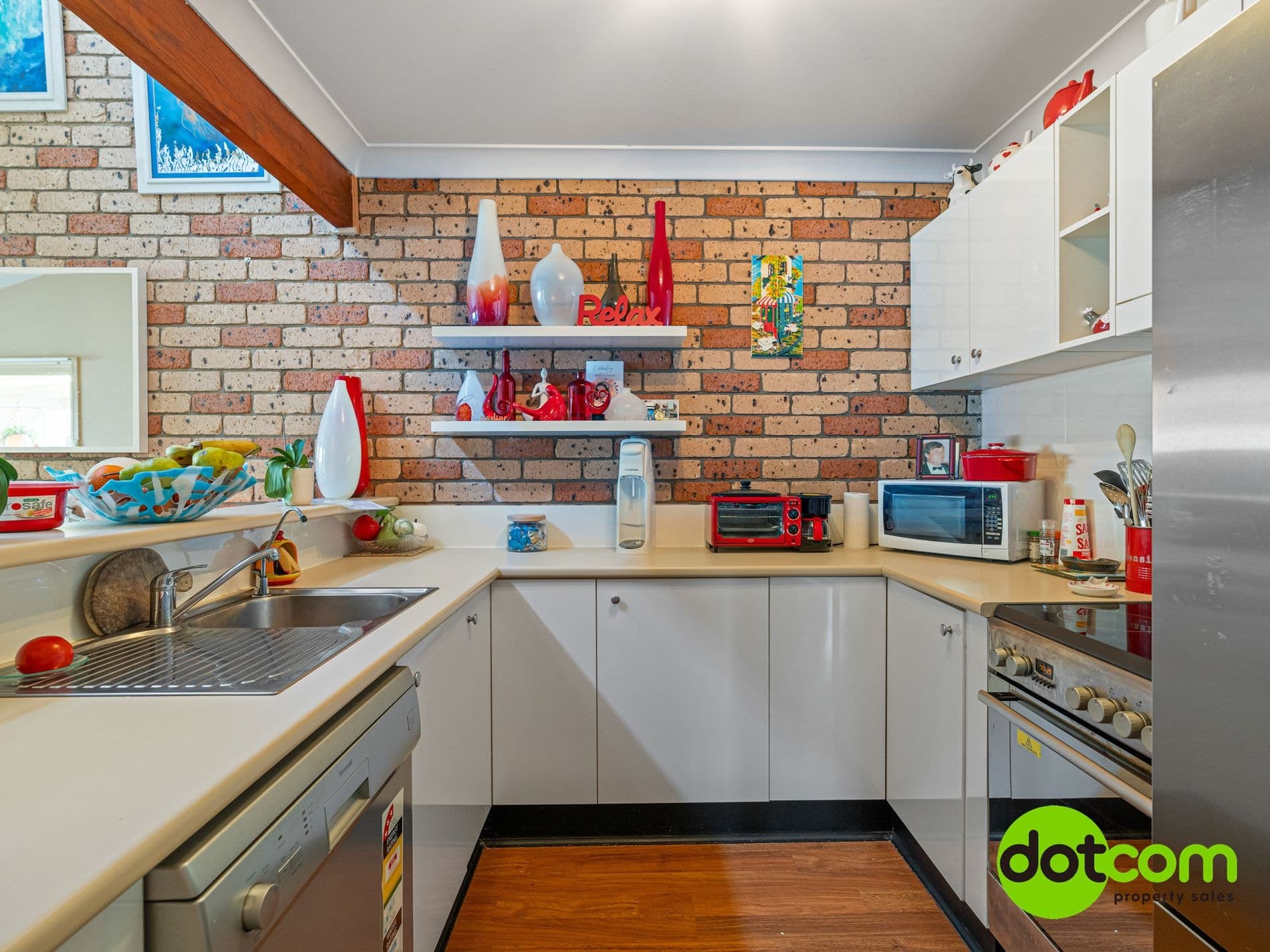 unit 2 / 2 Cornwall Avenue, Gorokan - Thumbnail 2