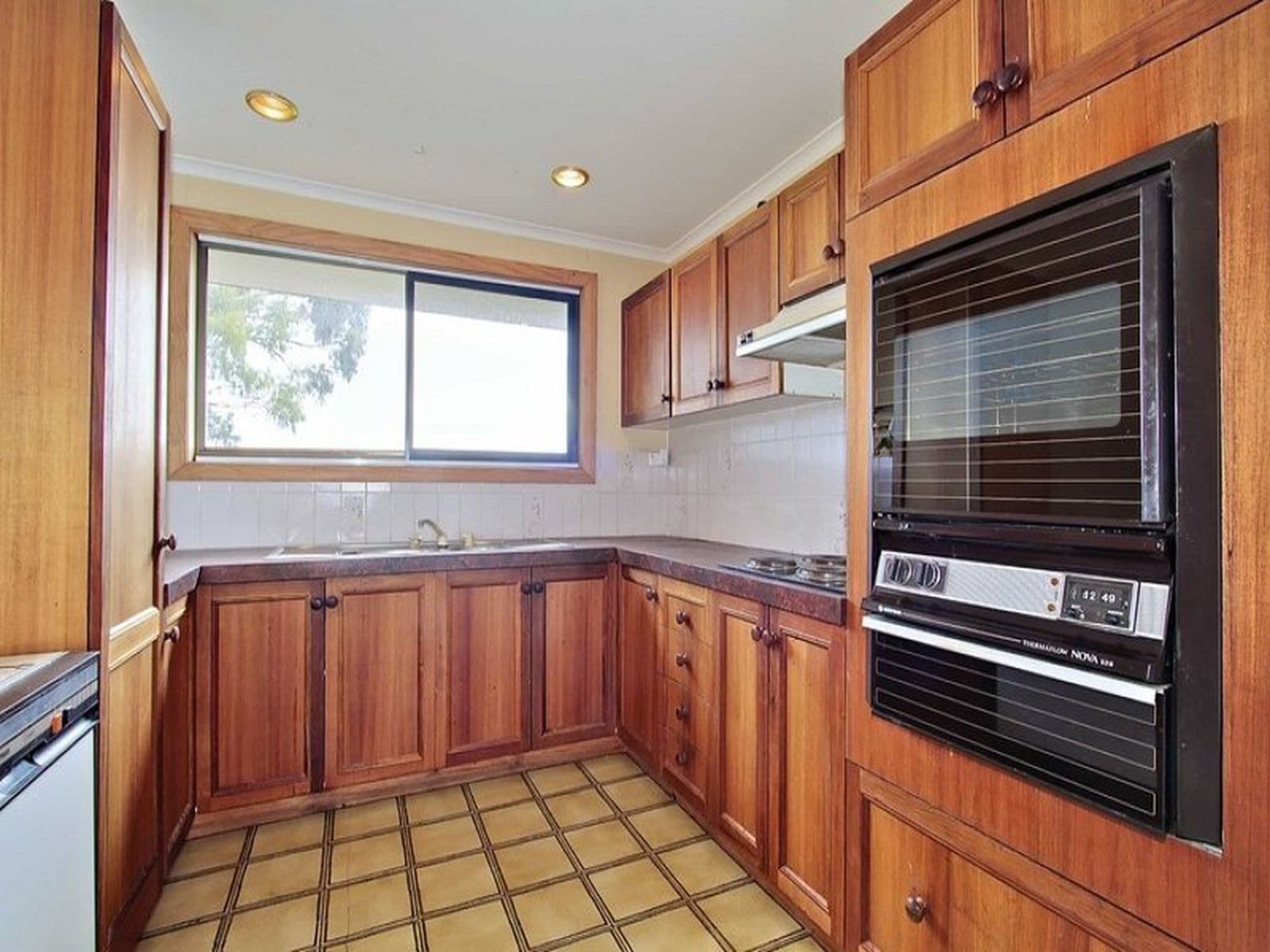 12 Nicholas Drive, Sandy Bay, Sandy Bay - Thumbnail 6