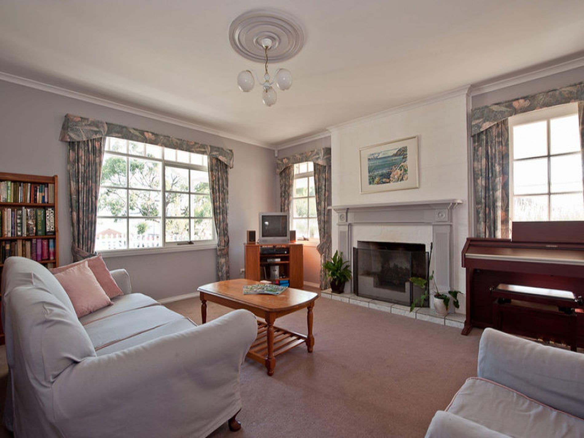 40 Redwood Road, Kingston, Kingston - Thumbnail 4
