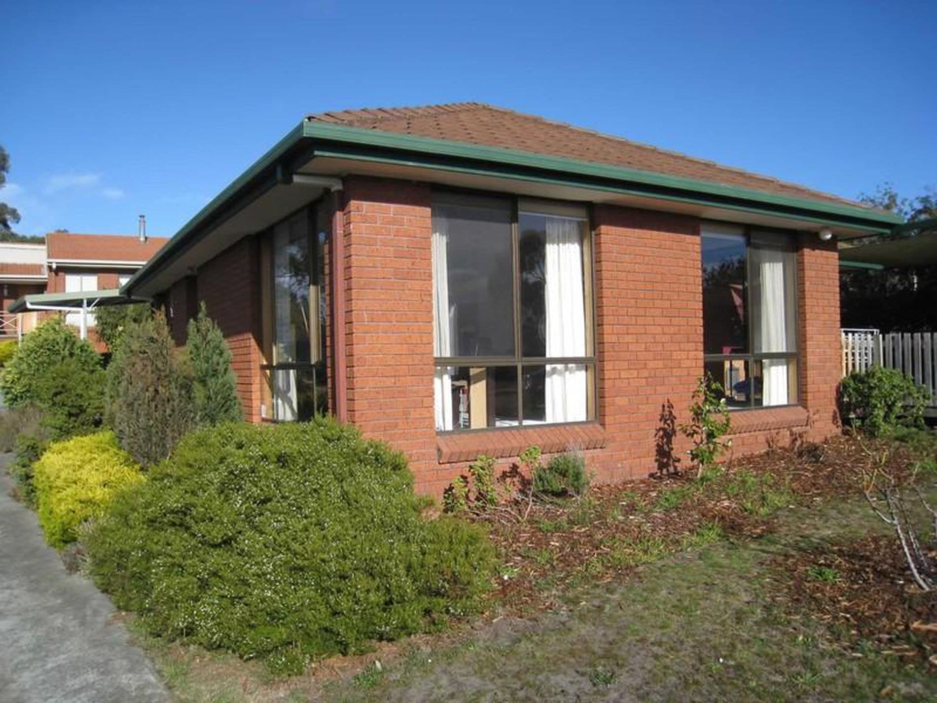 3 bedroom villa with yard, Blackmans Bay - Image 1