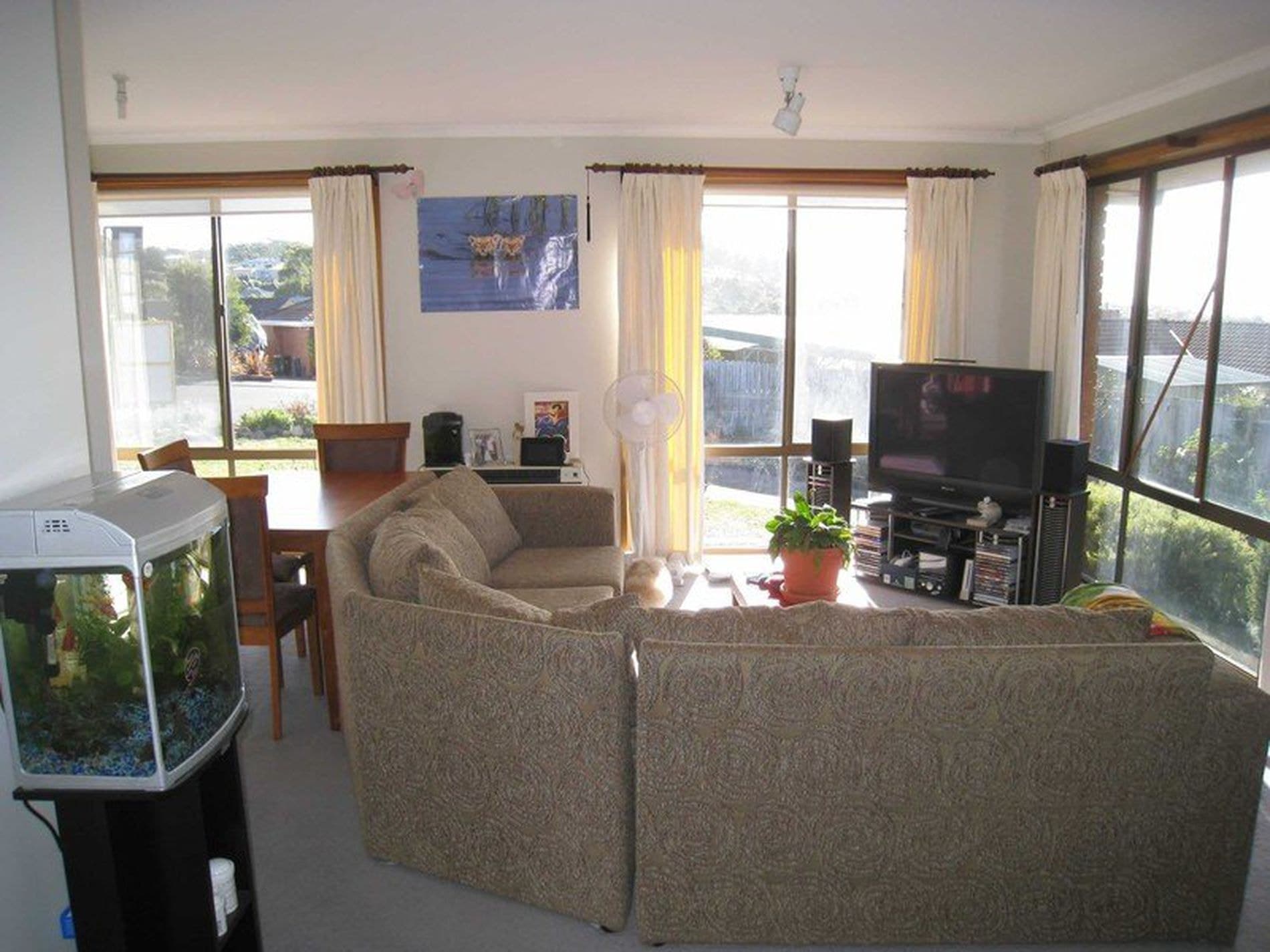 3 bedroom villa with yard, Blackmans Bay - Thumbnail 3