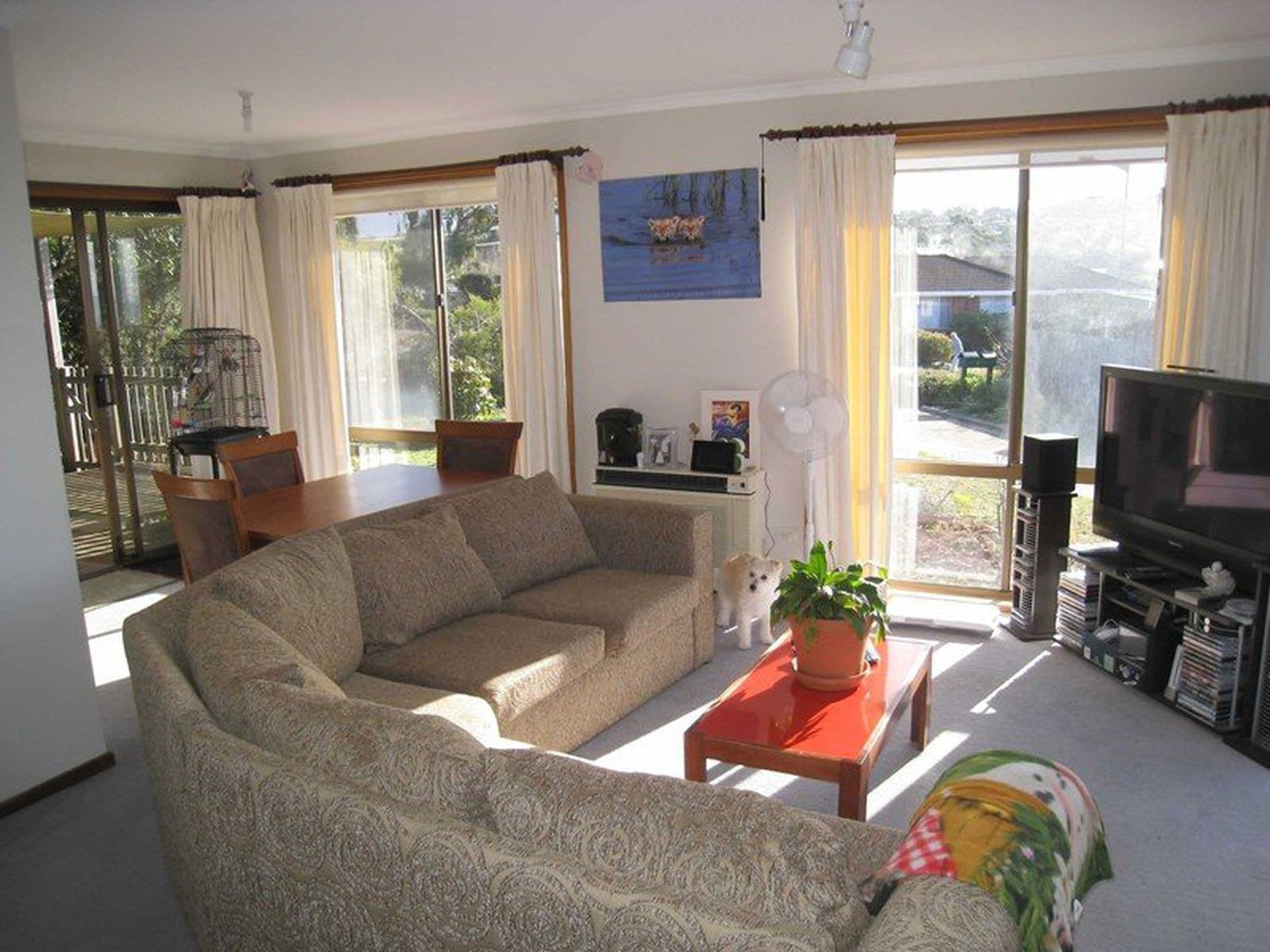 3 bedroom villa with yard, Blackmans Bay - Thumbnail 4