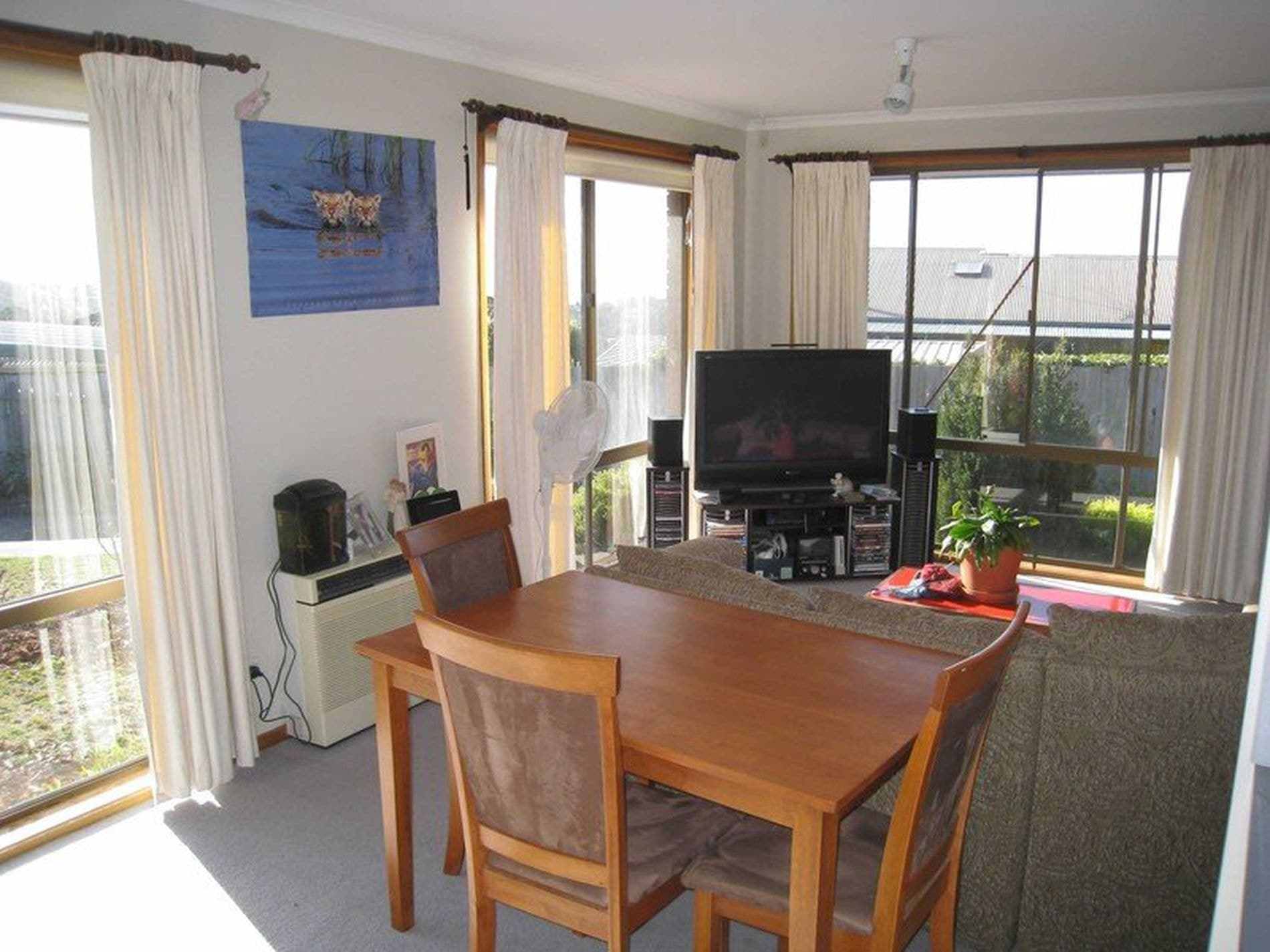 3 bedroom villa with yard, Blackmans Bay - Thumbnail 5