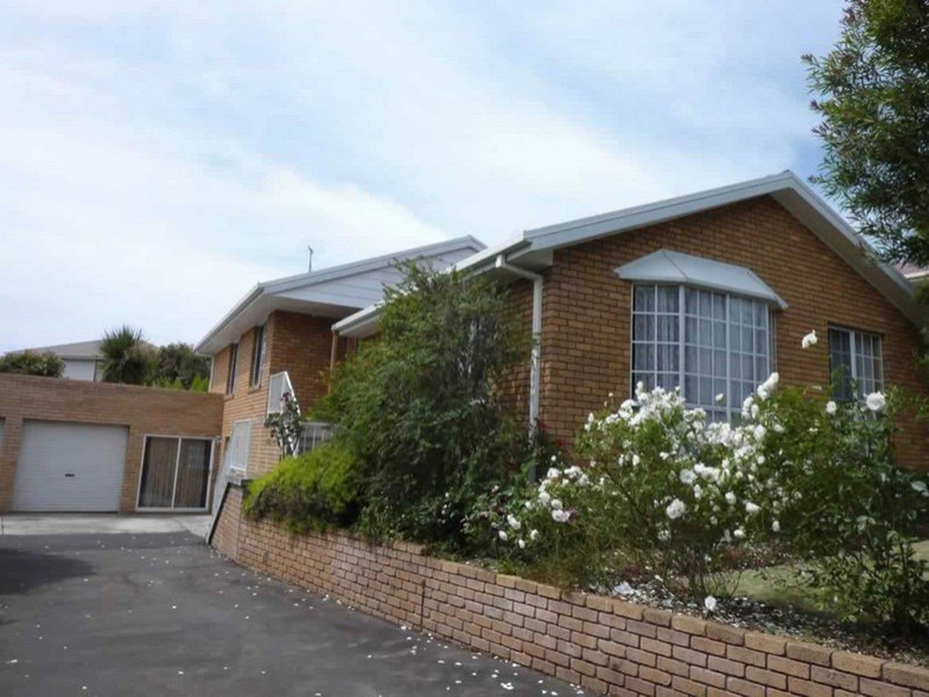 4 Amberley Court, BLACKMANS BAY TAS, Blackmans Bay - Image 1