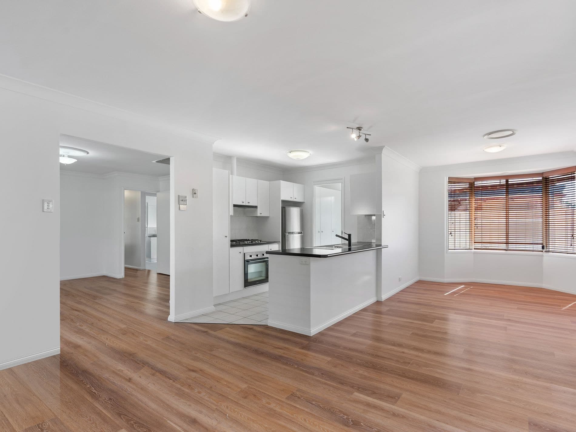 22 Kite Crescent, Hamlyn Terrace - Thumbnail 2