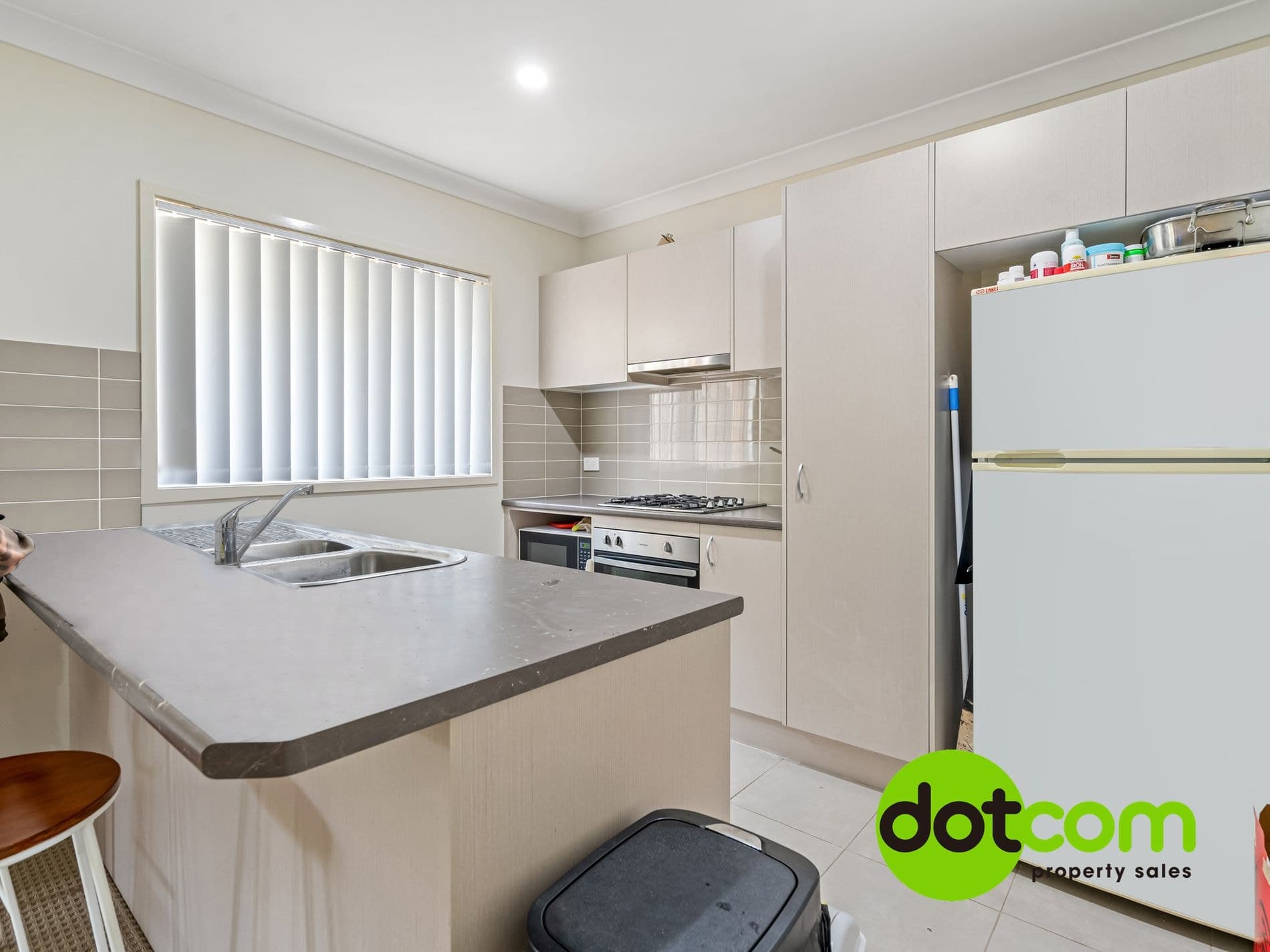 69 Nigella Circuit, Hamlyn Terrace - Thumbnail 2