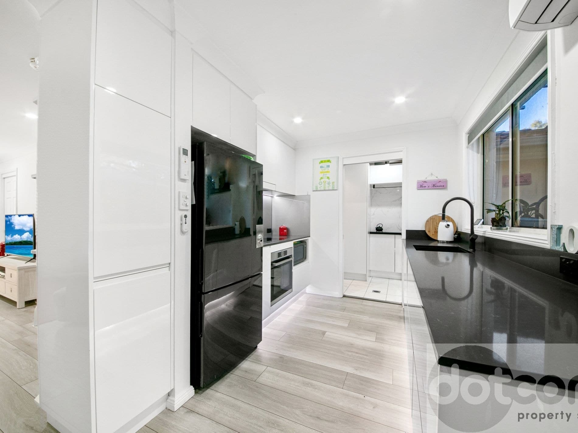 12 / 64, East Gosford - Image 1