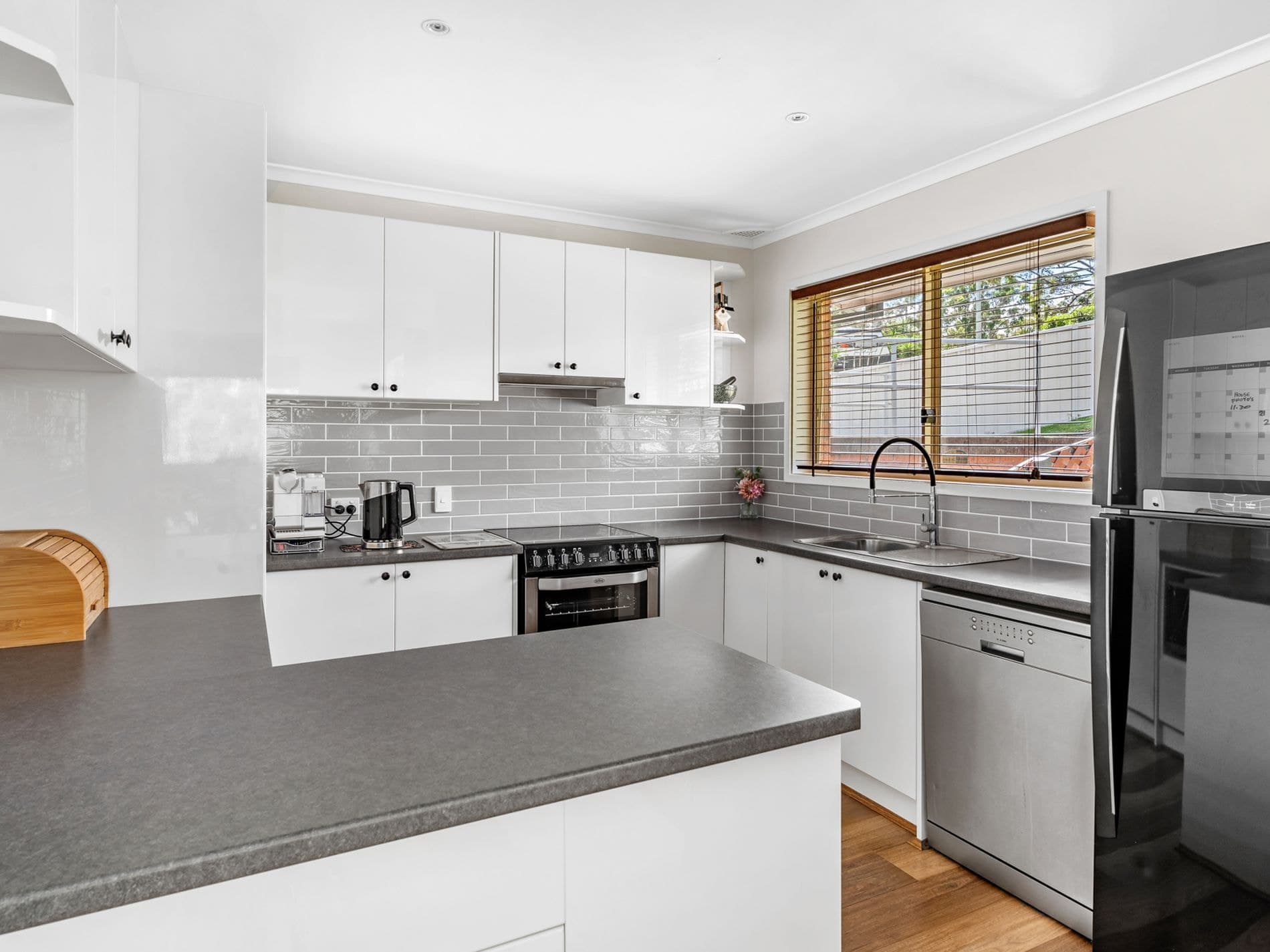 8 Jedda Place, Bolton Point - Thumbnail 2