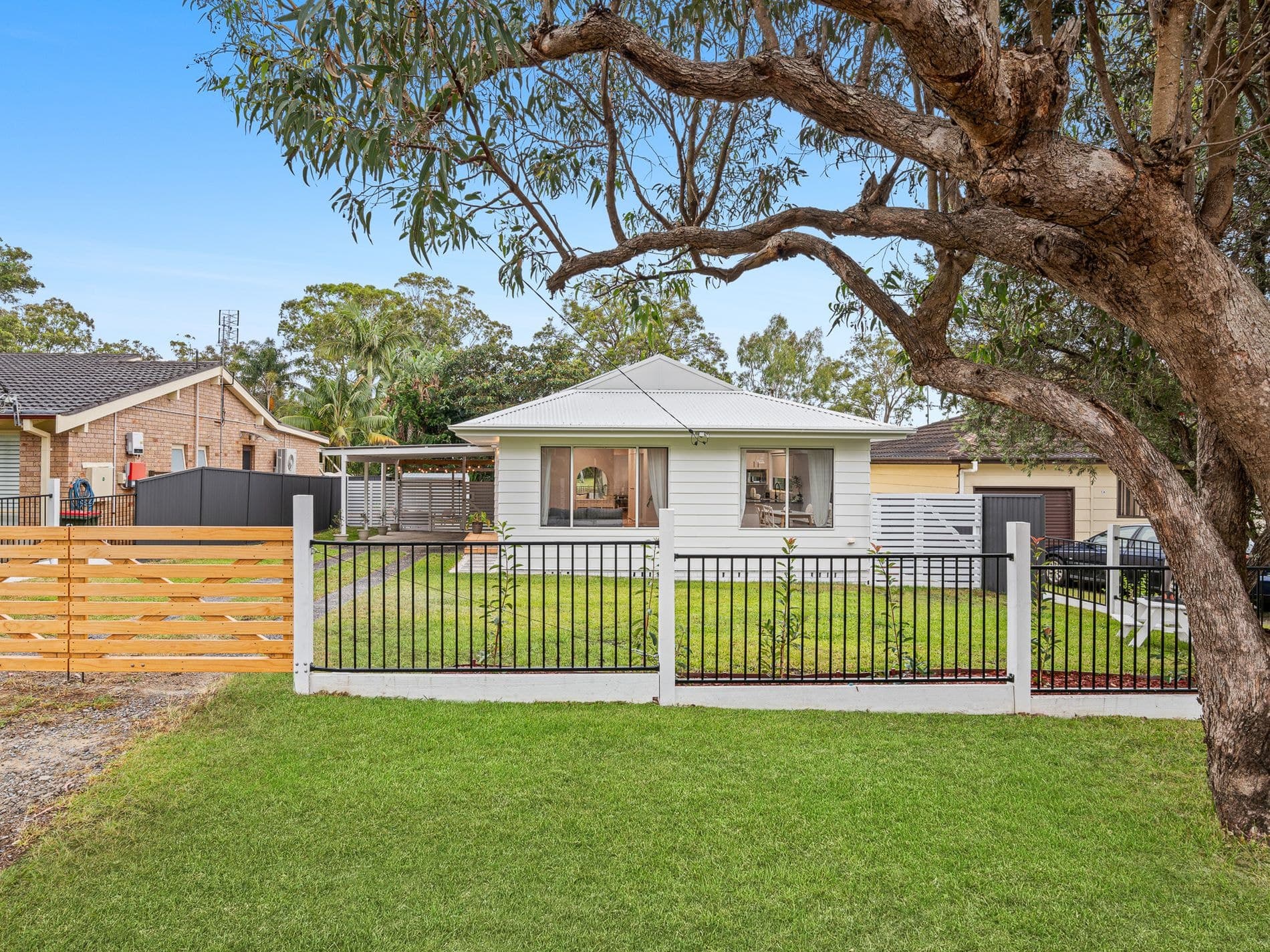 1B Inderan Avenue, Lake Haven, Lake Haven - Thumbnail 2