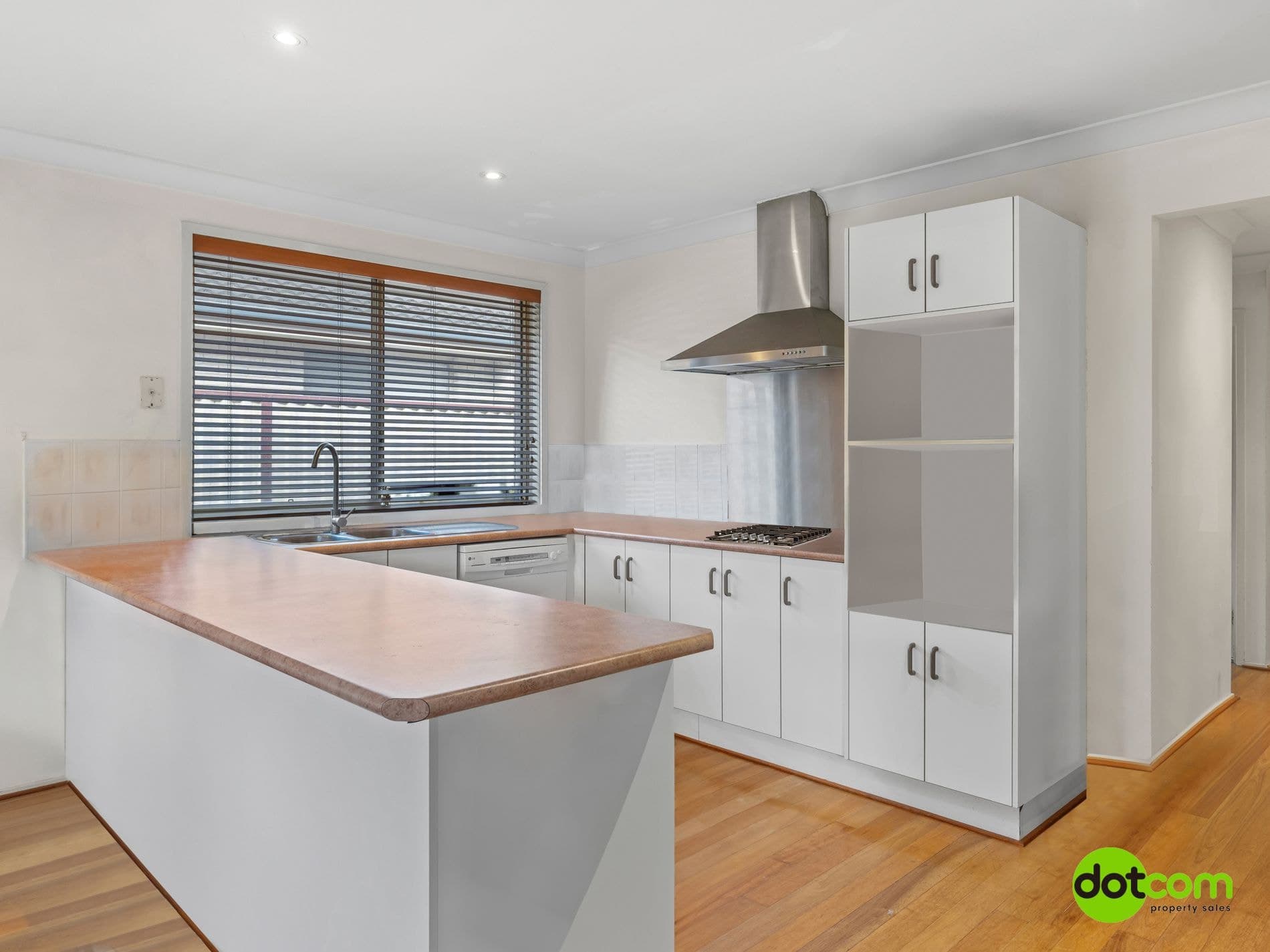 12 Hamlyn Road, Hamlyn Terrace, Hamlyn Terrace - Thumbnail 3
