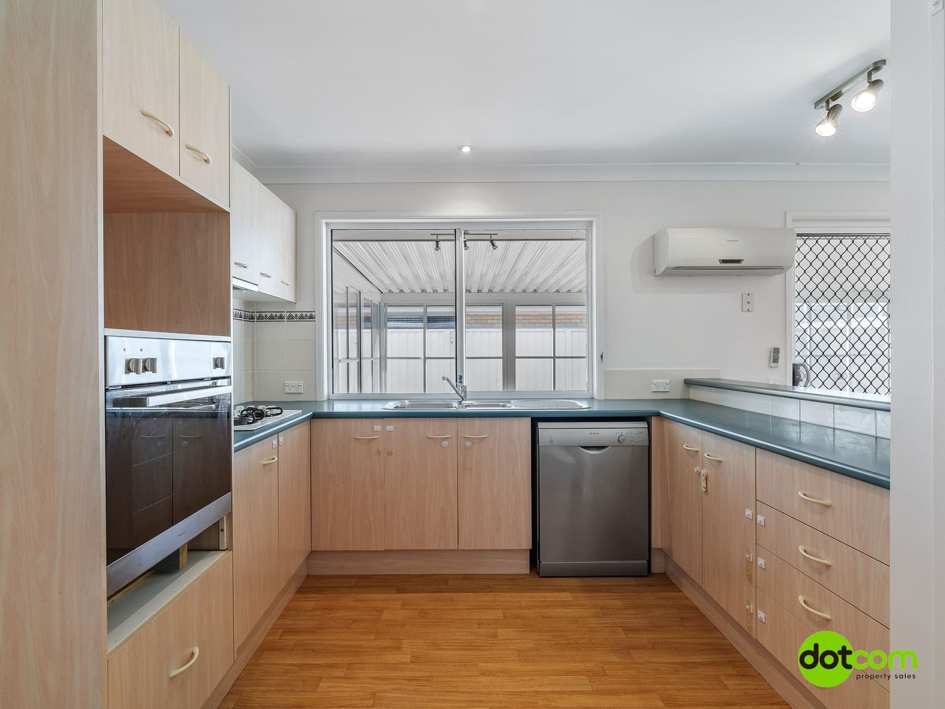 6 Skyhawk Avenue, Hamlyn Terrace - Thumbnail 4